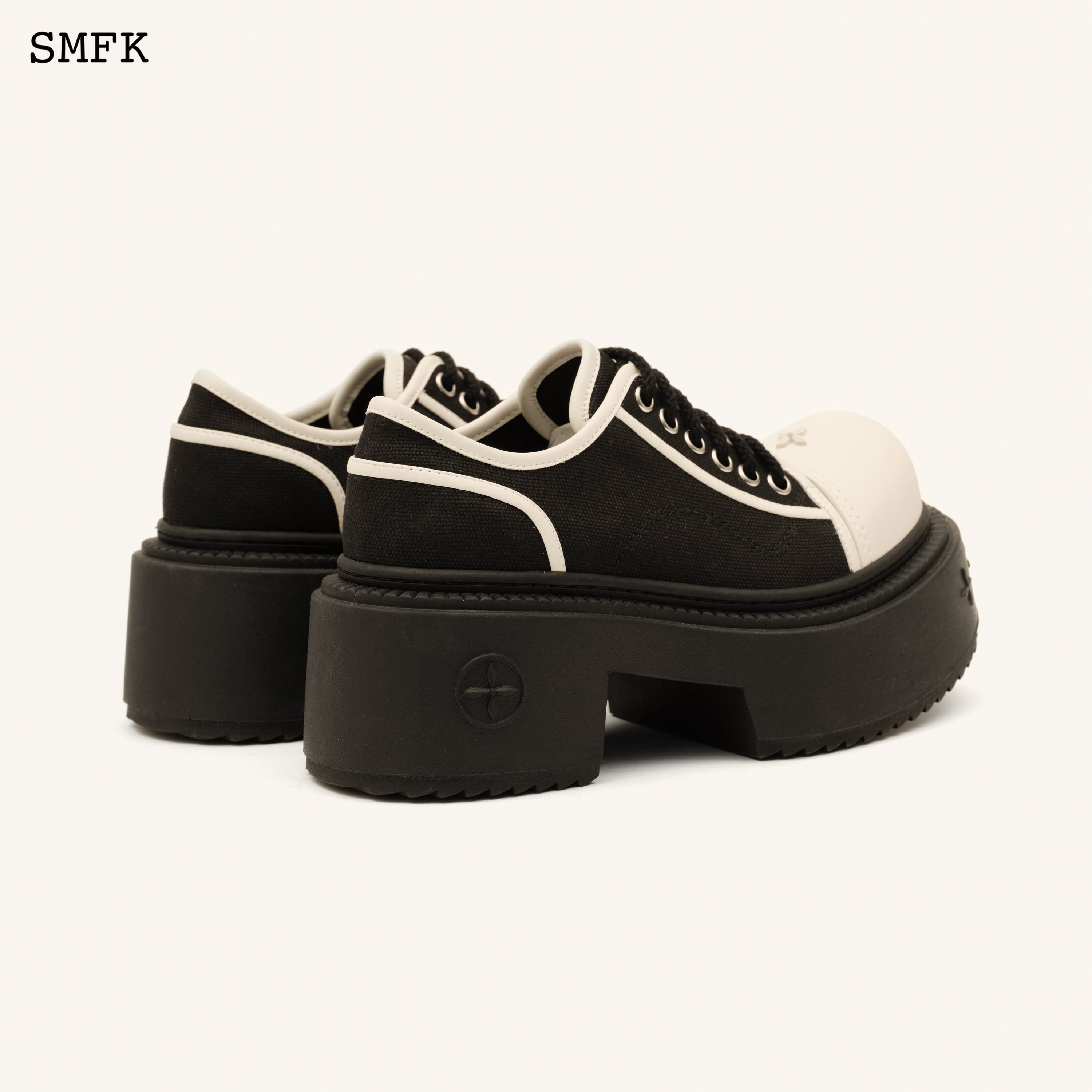 Compass Rider Low-Top Boots In Black And White - SMFK Official