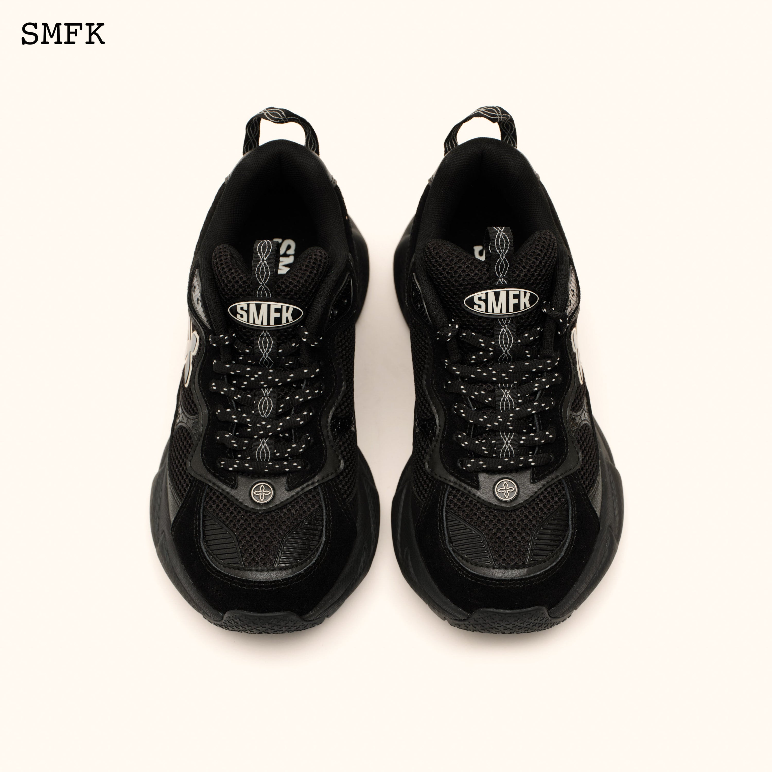 Compass Wave Retro Jogging Shoes In Black - SMFK Official