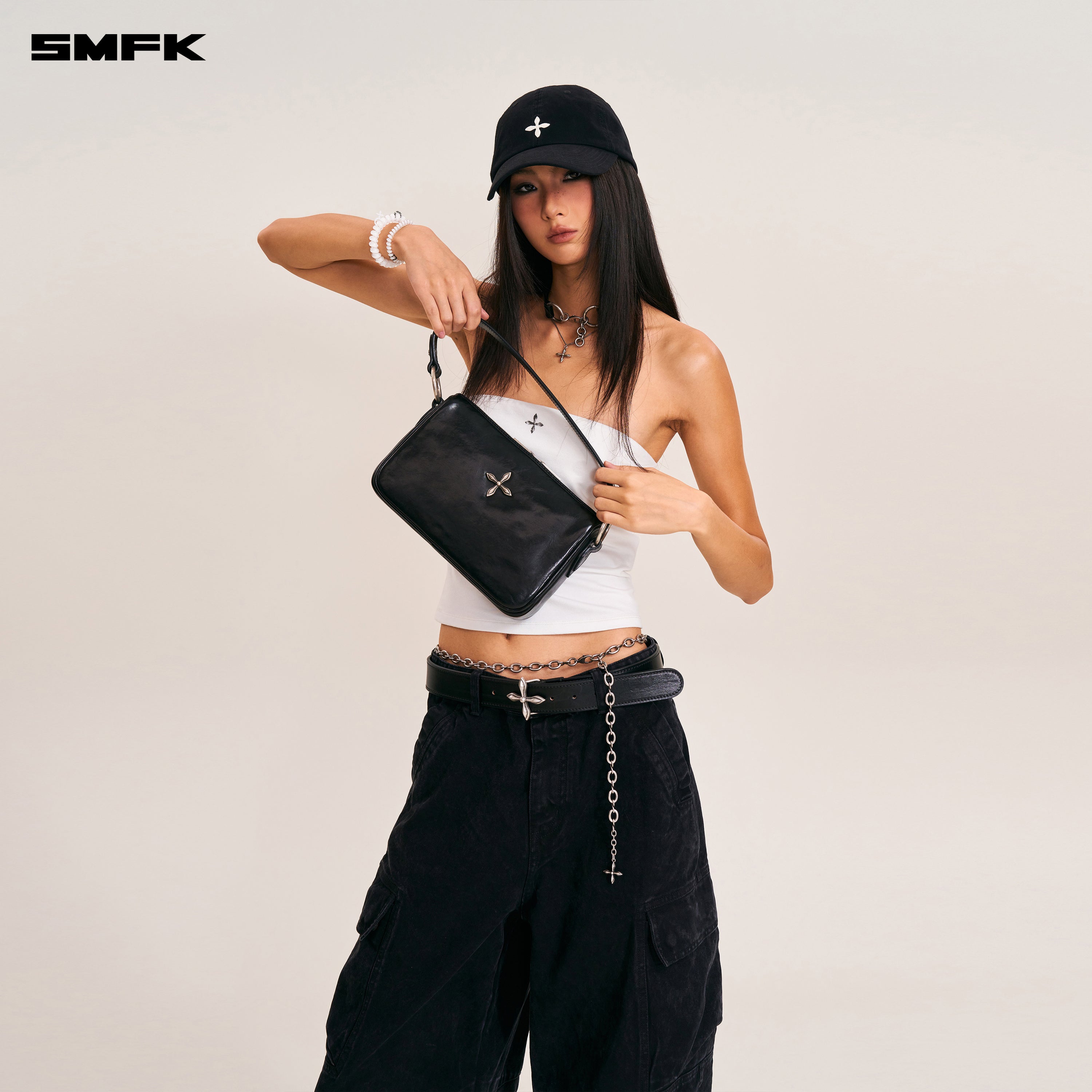 クロスバッジハンドメイドホースハイドショルダーバッグミディアムウィルダネスブラック