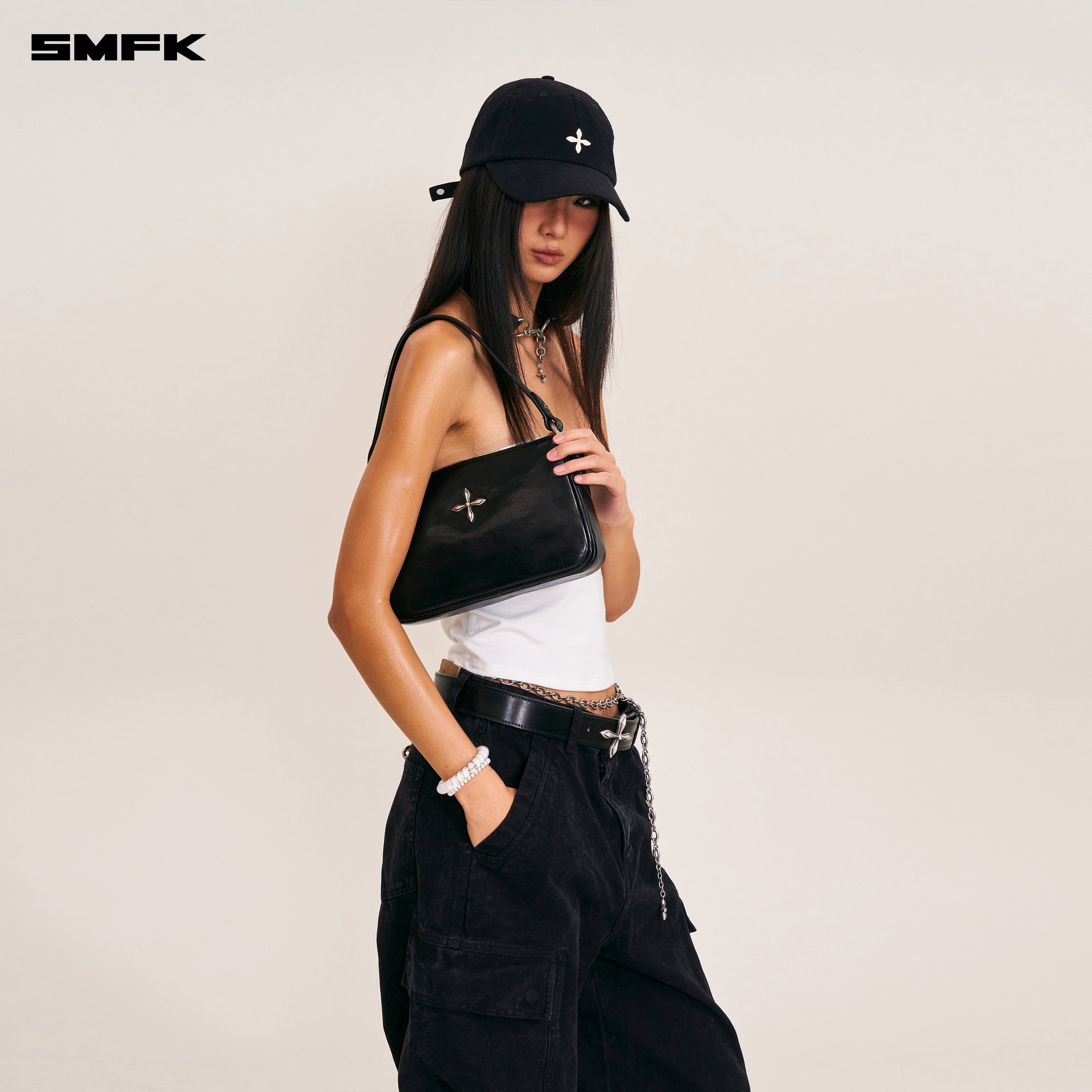 クロスバッジハンドメイドホースハイドショルダーバッグミディアムウィルダネスブラック