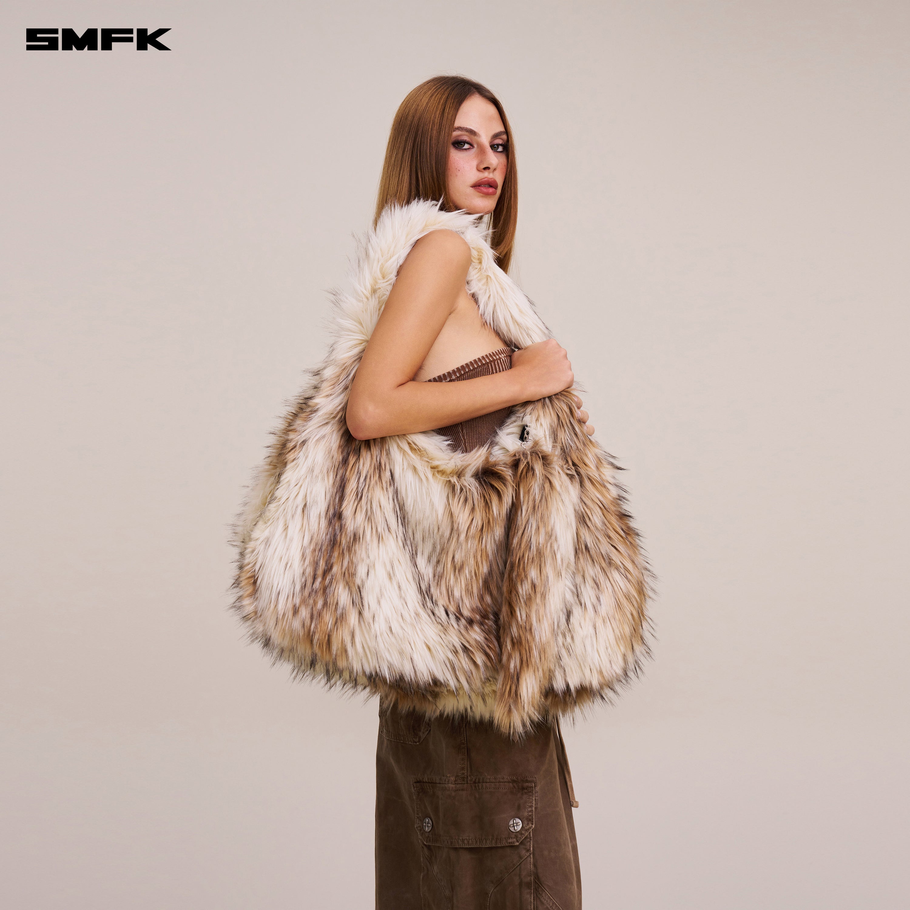 COMPASS COBBLE FURRY BAG/LARGE ARCTIC WOLF WHITE