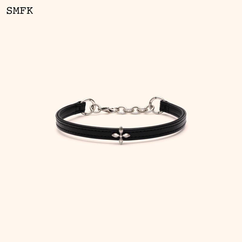 Compass Cross Leather Choker In Black