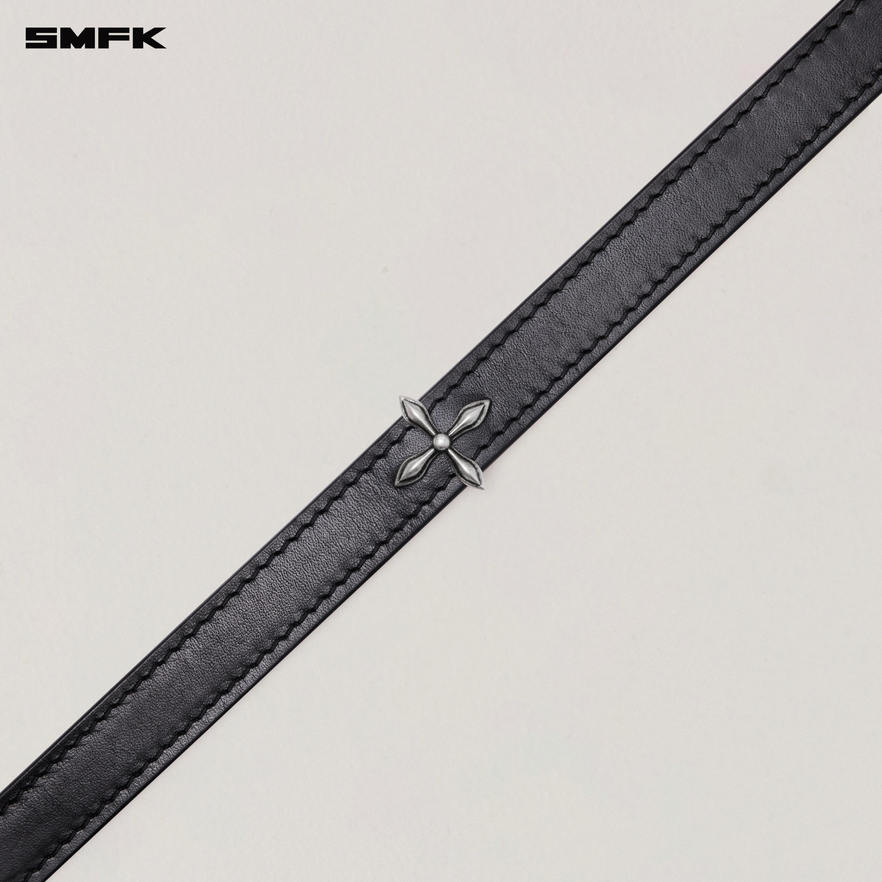 クロスリベットハンドメイドホースレザーカラー ミディアム ウィルダネス ブラック