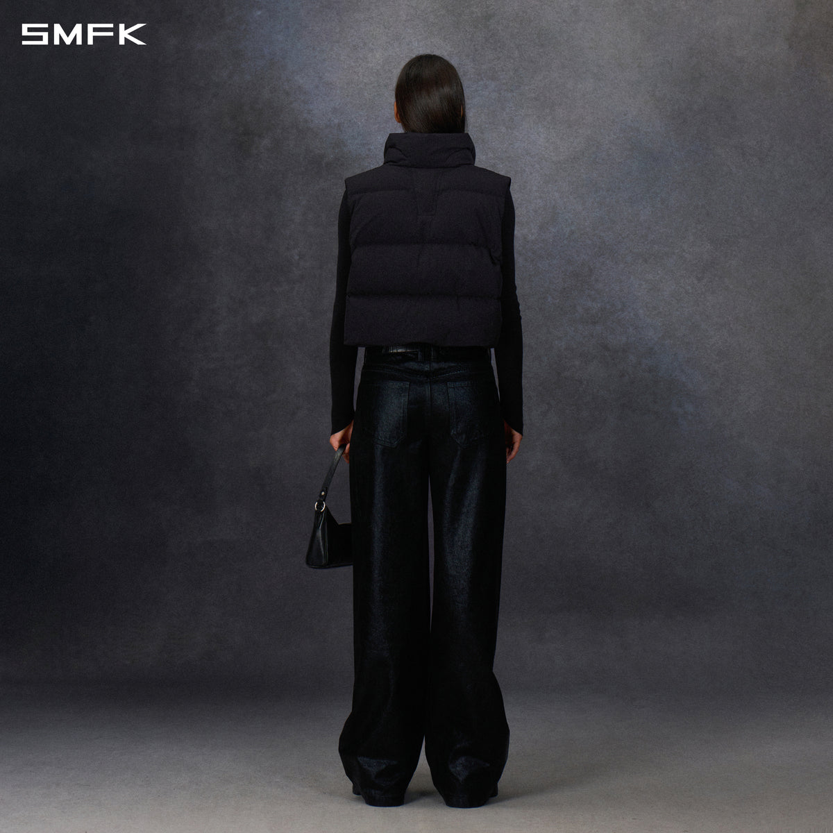 MYTH AEOLUS SHORT DOWN VEST/WHITE DUCK DOWN/W WILD BLACK