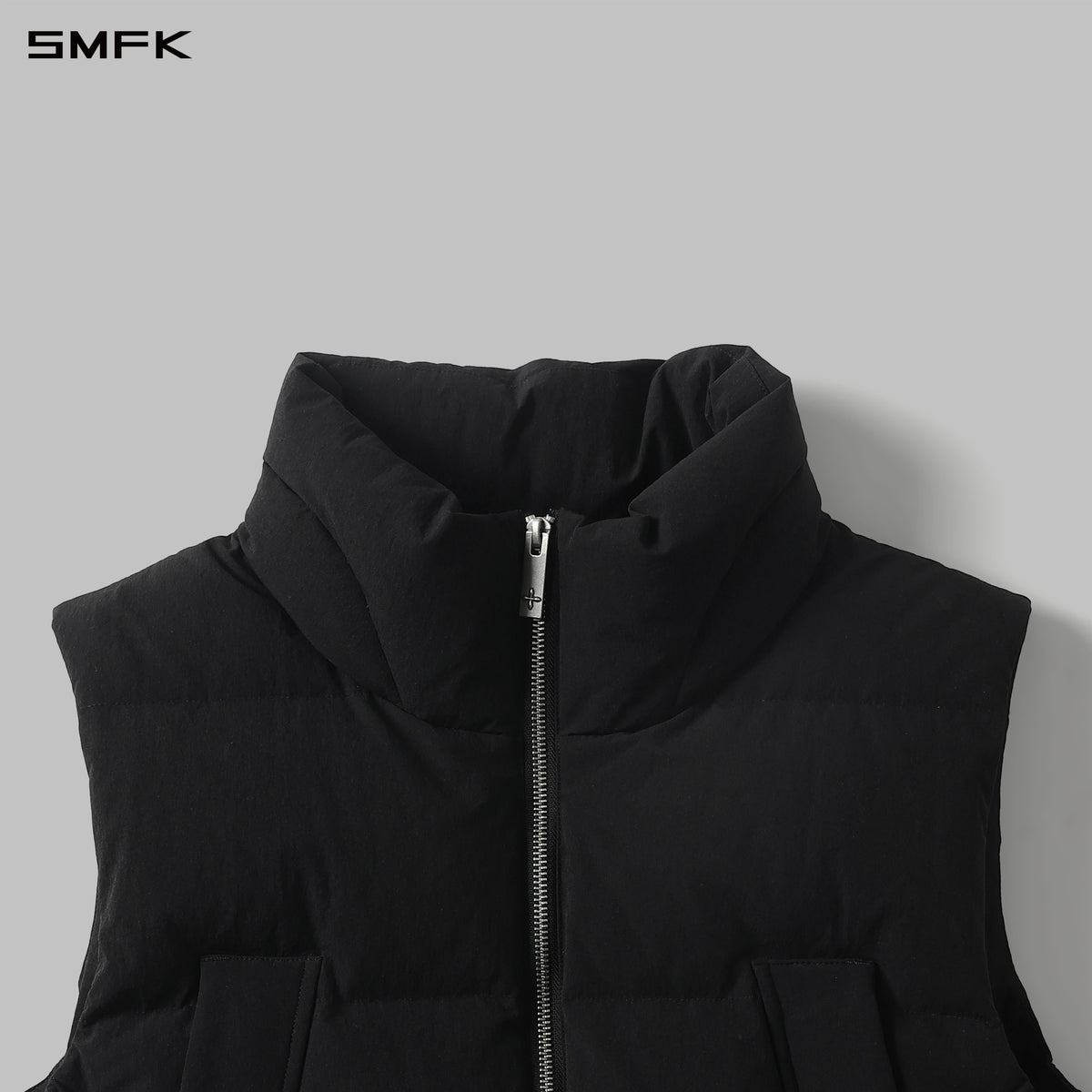 MYTH AEOLUS SHORT DOWN VEST/WHITE DUCK DOWN/W WILD BLACK