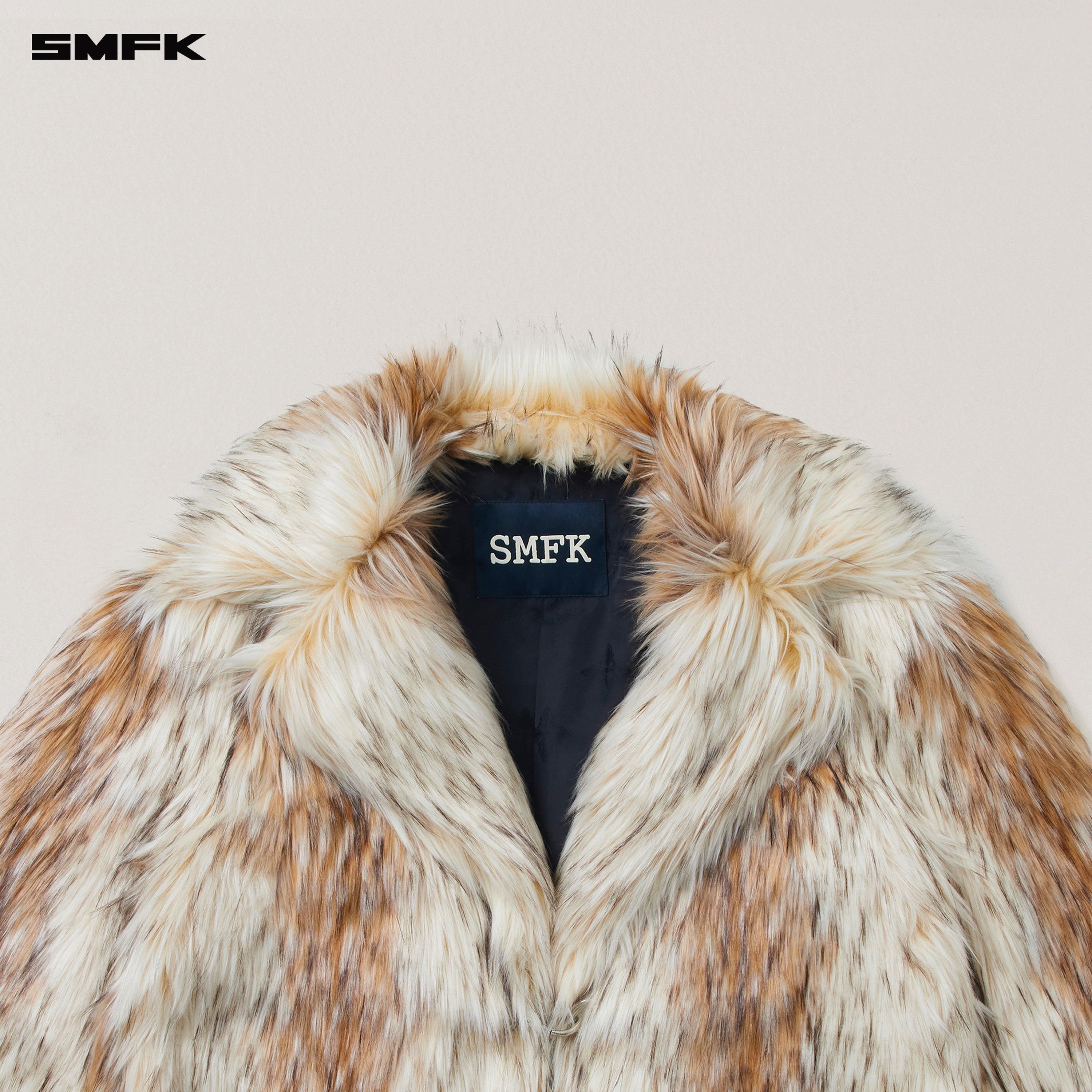 十字架の置物 荒野の狩猟用ジャケット 北極オオカミ ホワイト