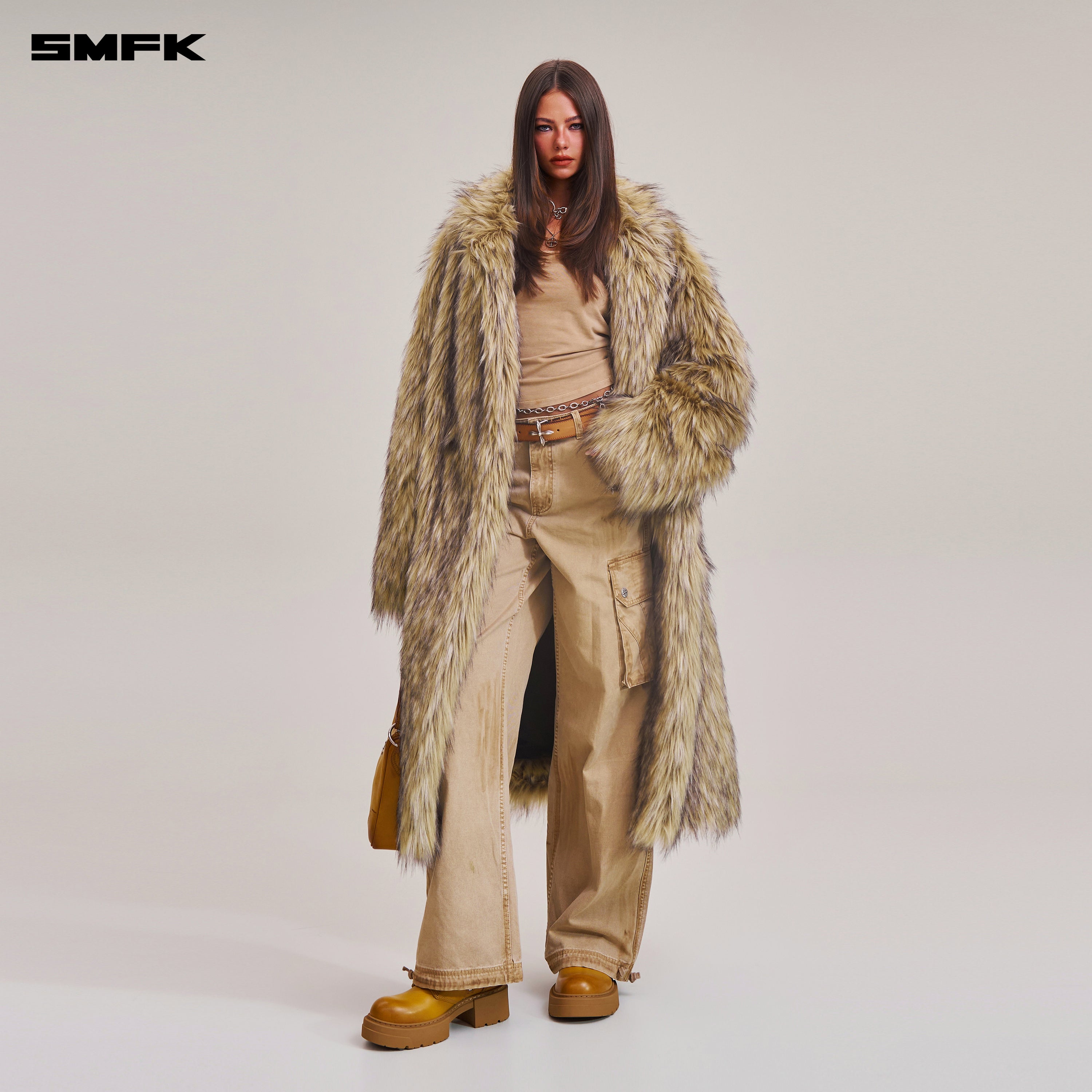 十字架の彫像 荒野の狩猟用コート ウルフ ブラウン