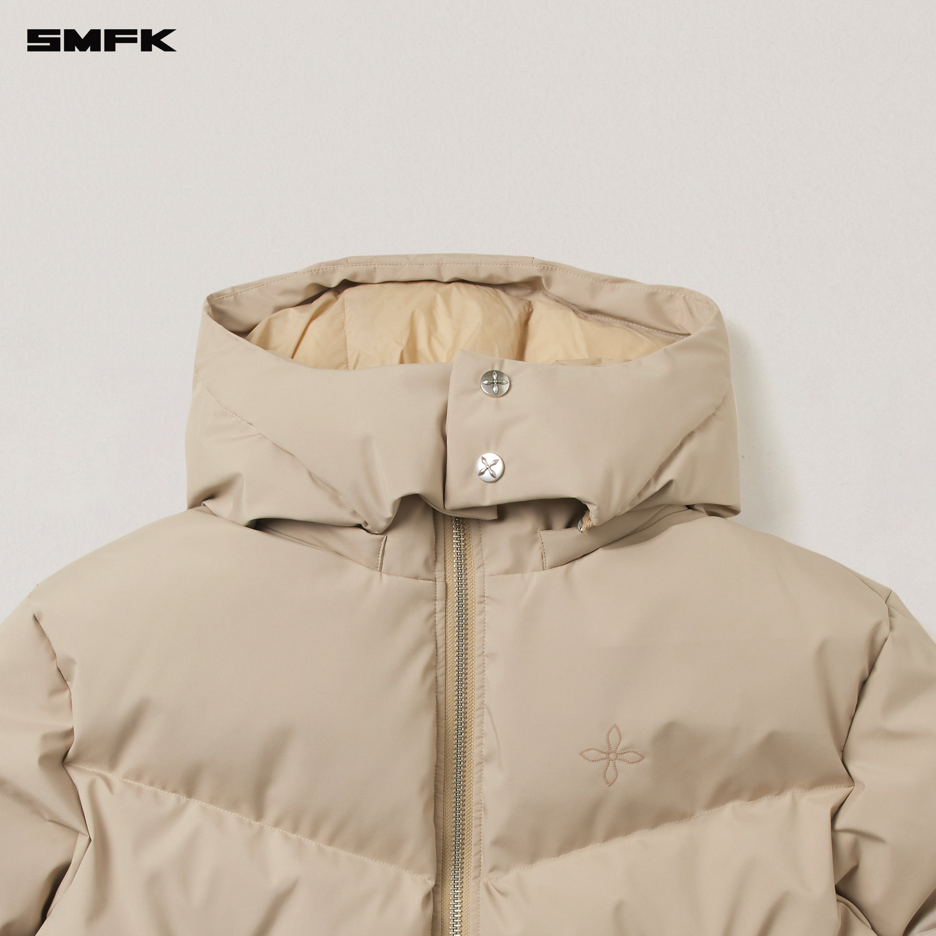 十字架の彫像、荒野の狩猟、ワイドダウンジャケット、色あせた砂漠