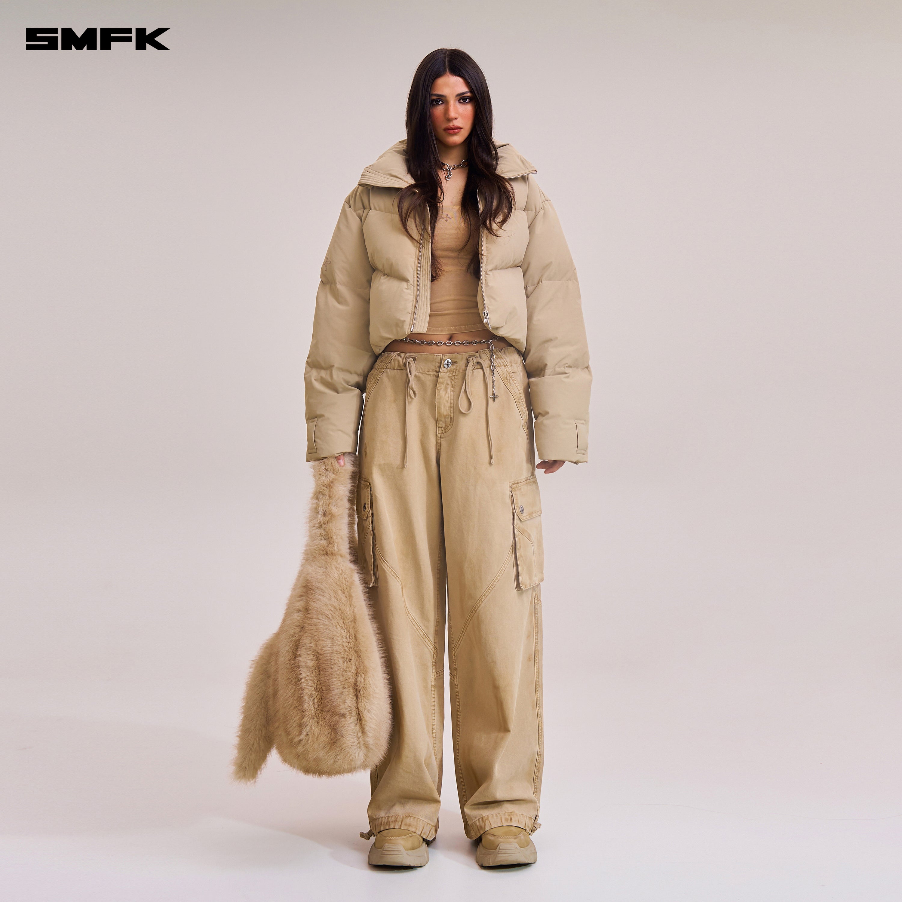 十字架の彫像、荒野の狩猟、ショートダウンジャケット、色あせた砂漠