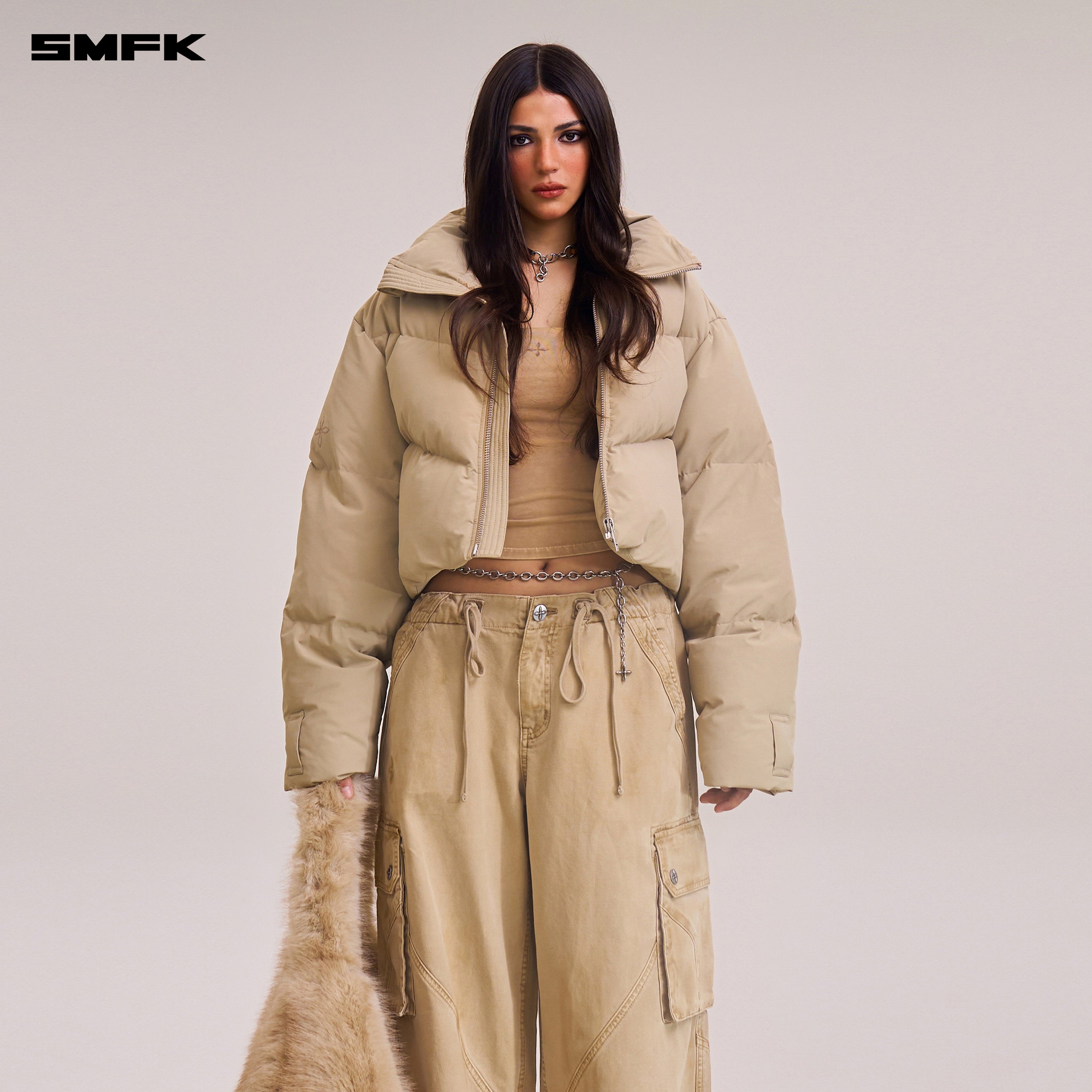 十字架の彫像、荒野の狩猟、ショートダウンジャケット、色あせた砂漠