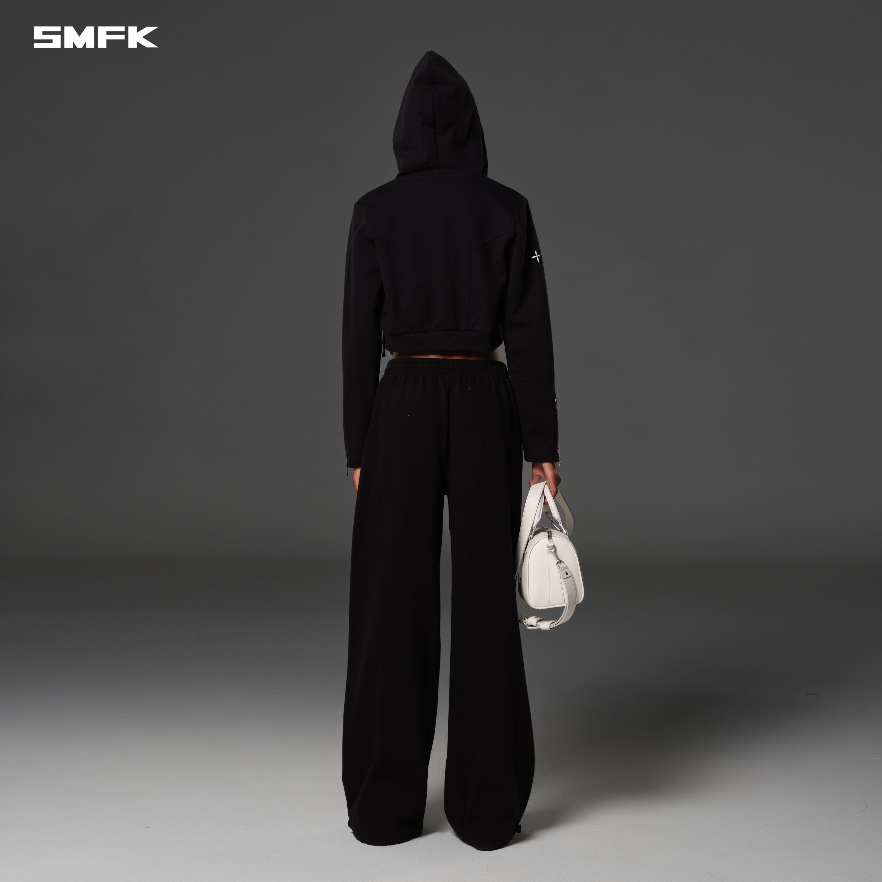 PERMANENT SLIM SHORT HOODIE/COTTON WOOL WILD BLACK