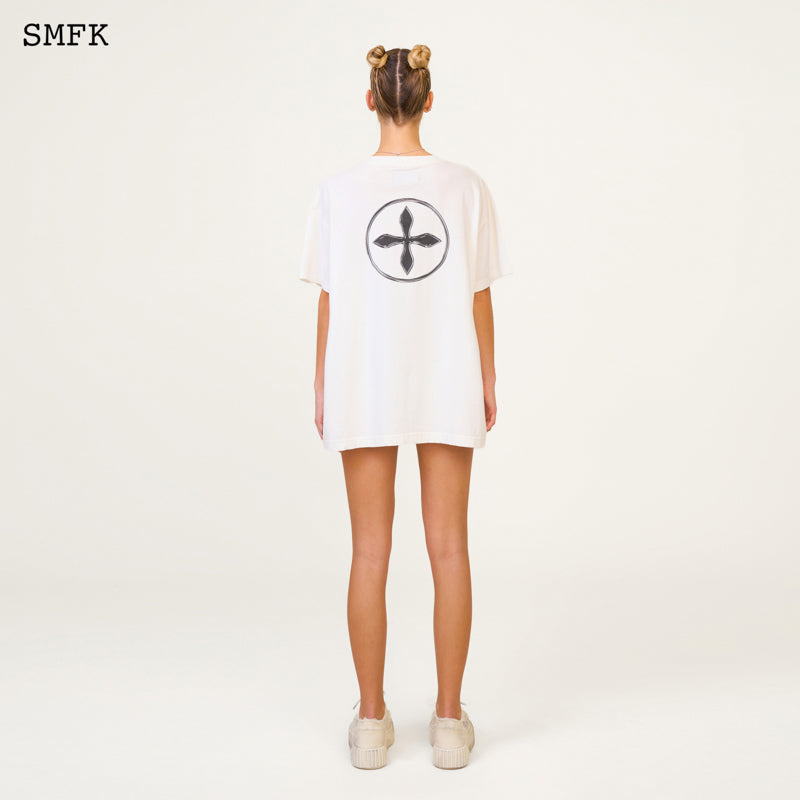 Compass Cross 빈티지 오버사이즈 티셔츠 화이트 색상