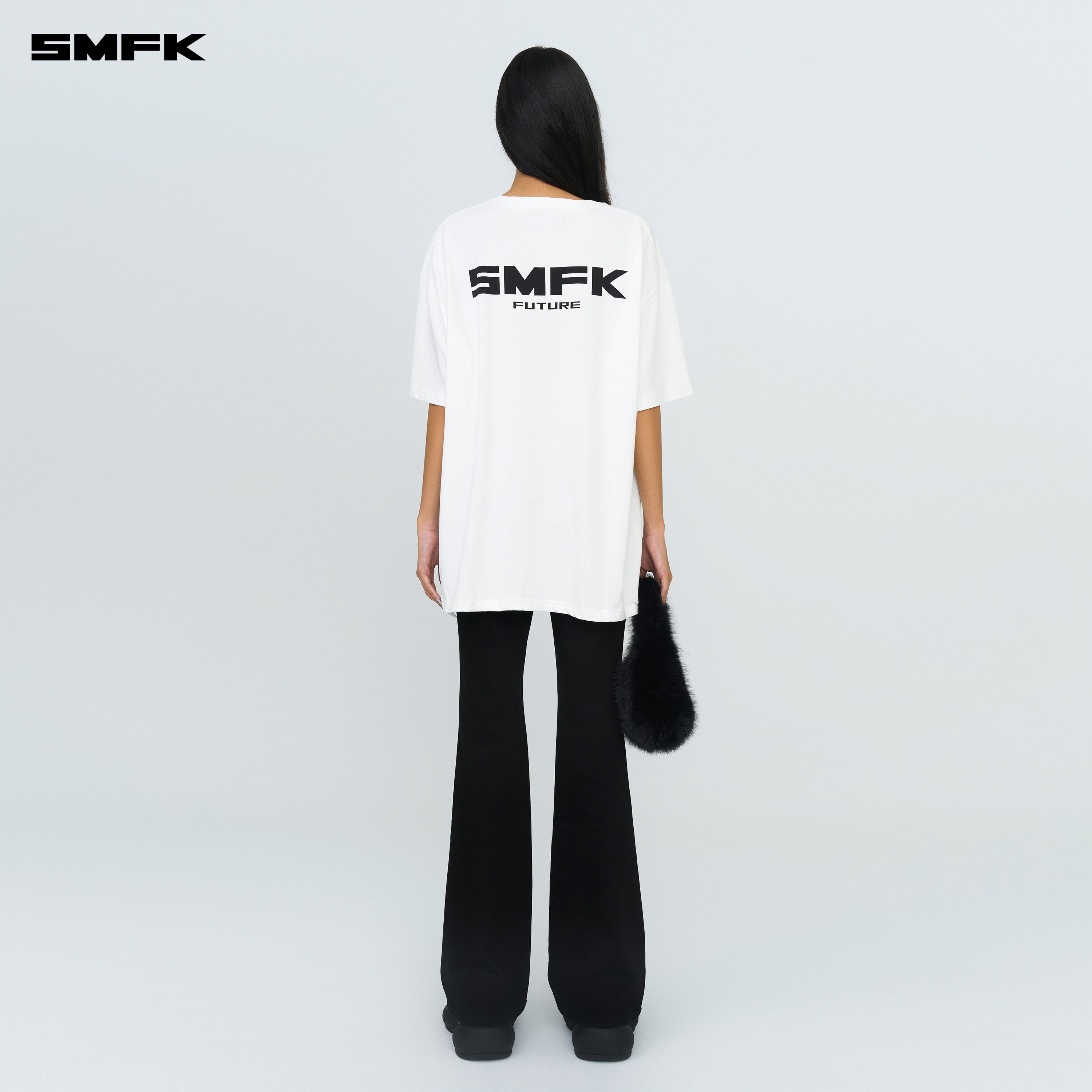 FUTURE SMFK ロゴ スタンダード ルーズ T シャツ ホワイト