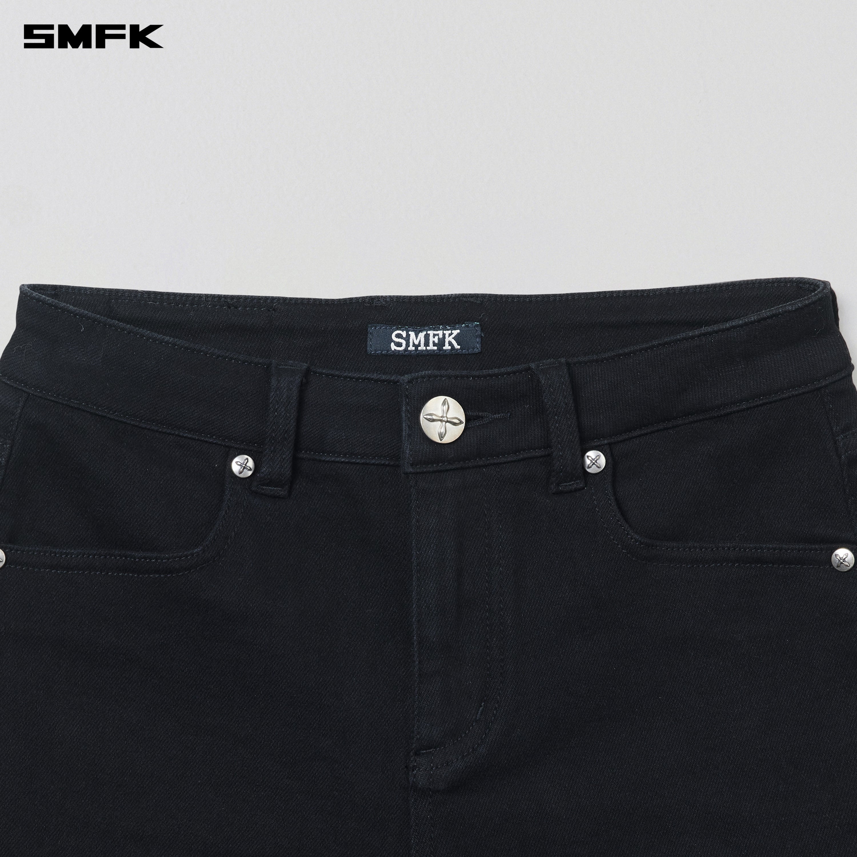 COMPASS DANCER DENIM FLAT SHORTS WILD BLACK