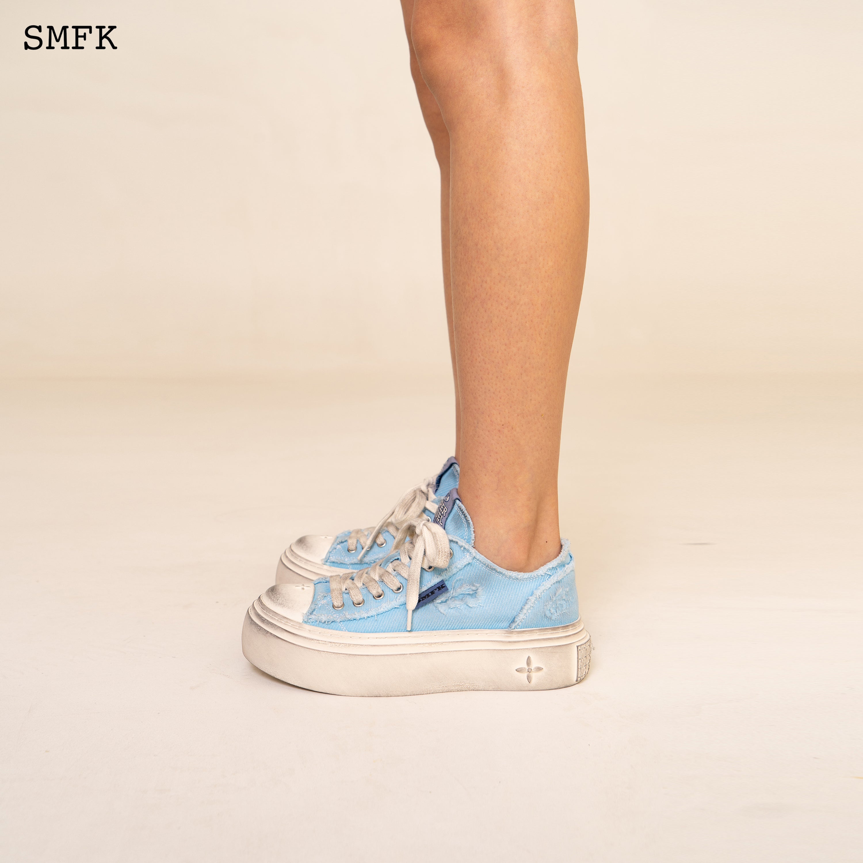 Super Model Retro Blue Skaters