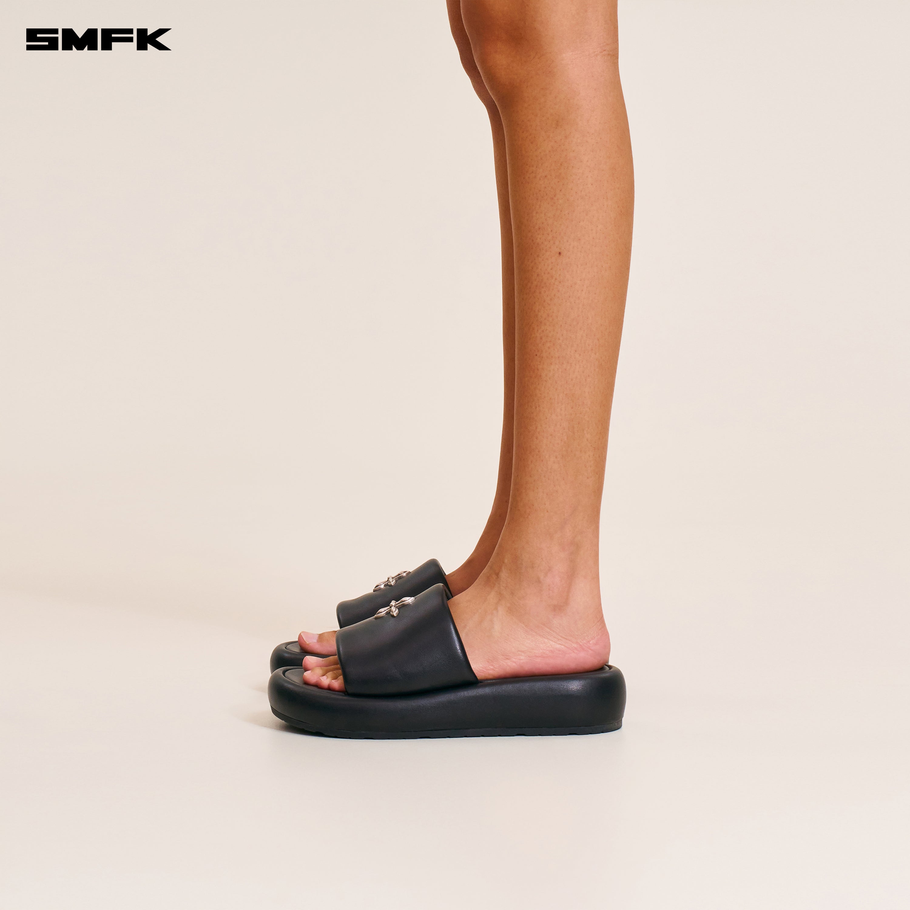 COMPASS MODE UNITY LEATHER SLIPPER WILD BLACK