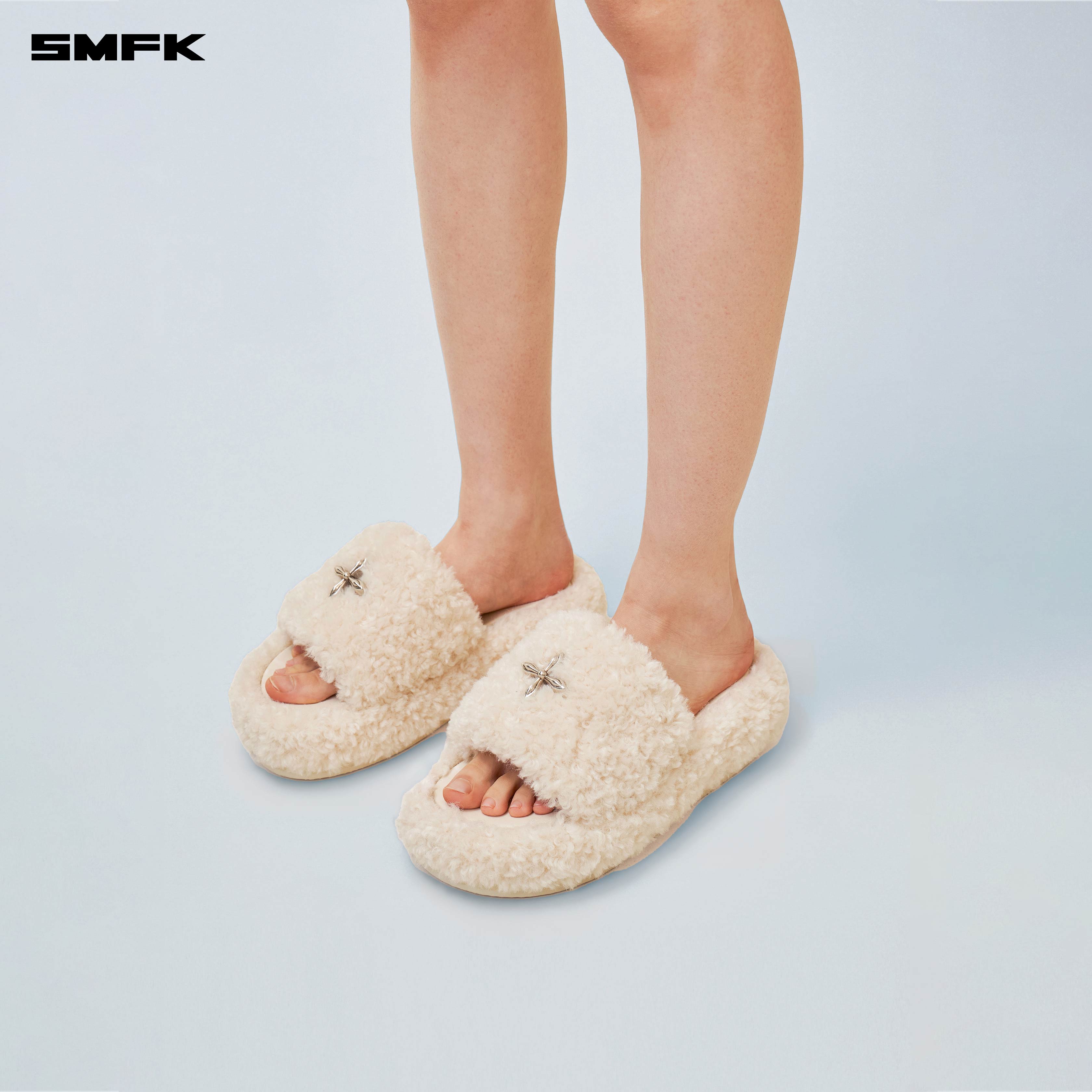 Compass White Velvet Furry Slipper – SMFK Official