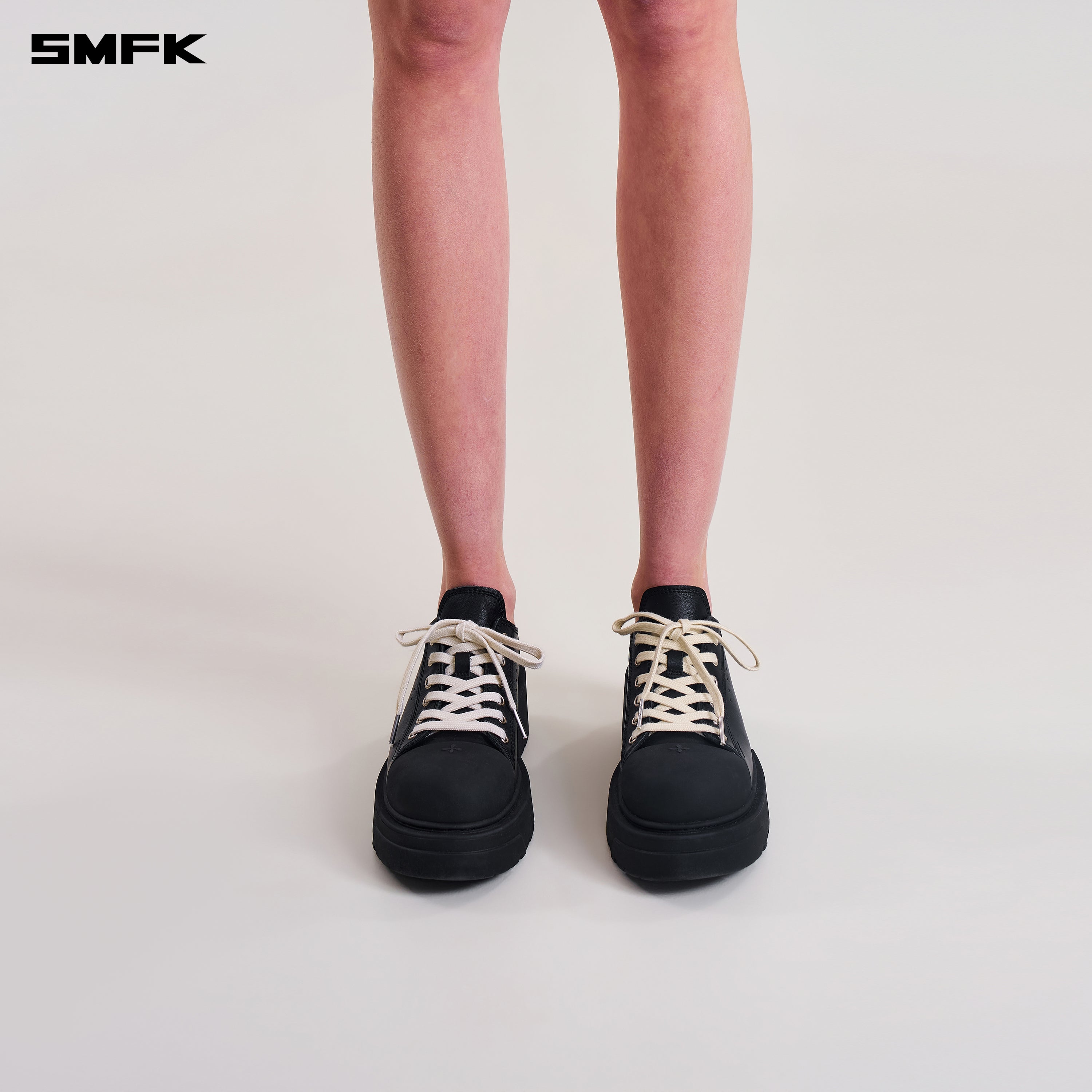 하이브리드 플랫폼 스니커즈 / 가죽 소재 와일드 블랙