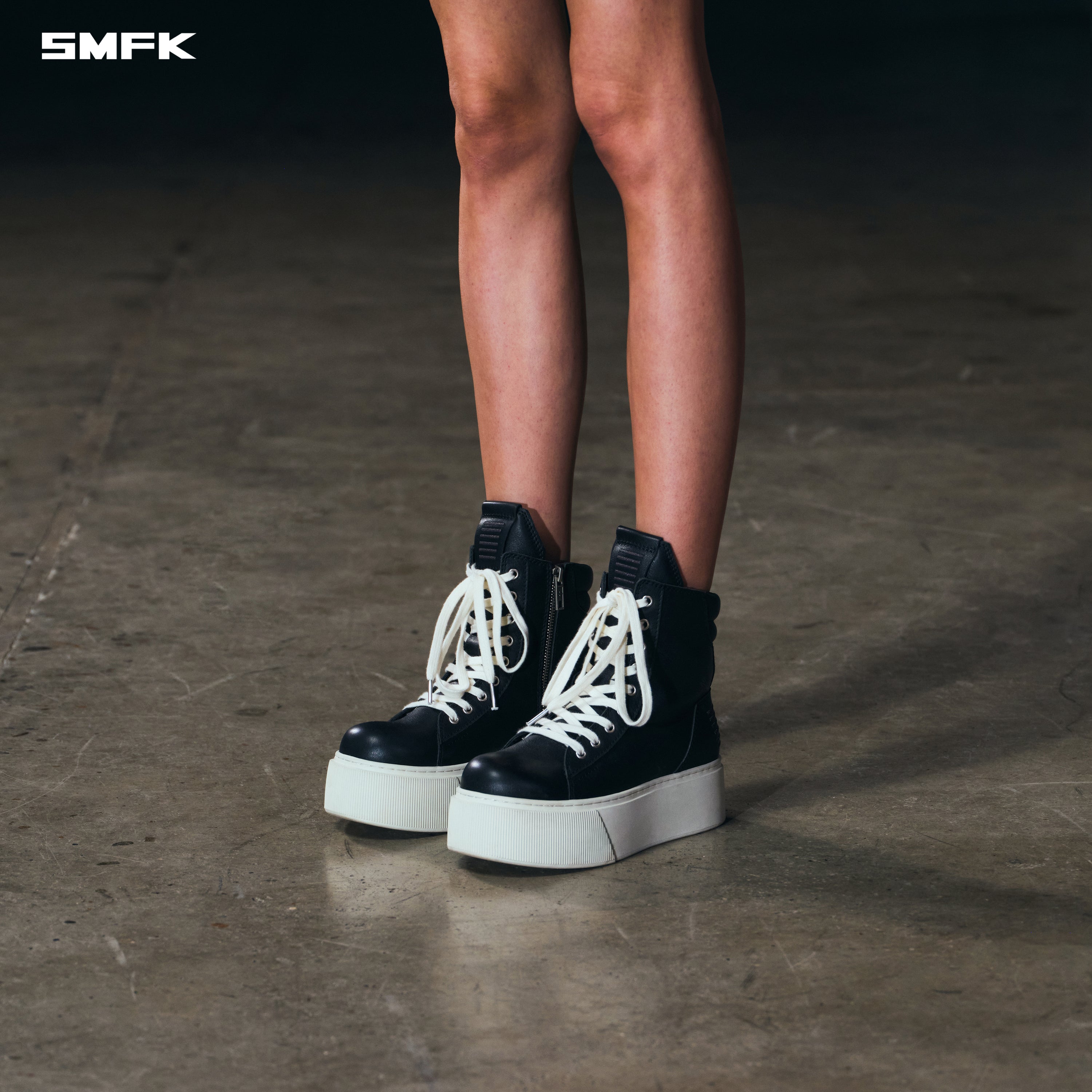 RUSH BOXING MID BOOTS BLACK WHITE