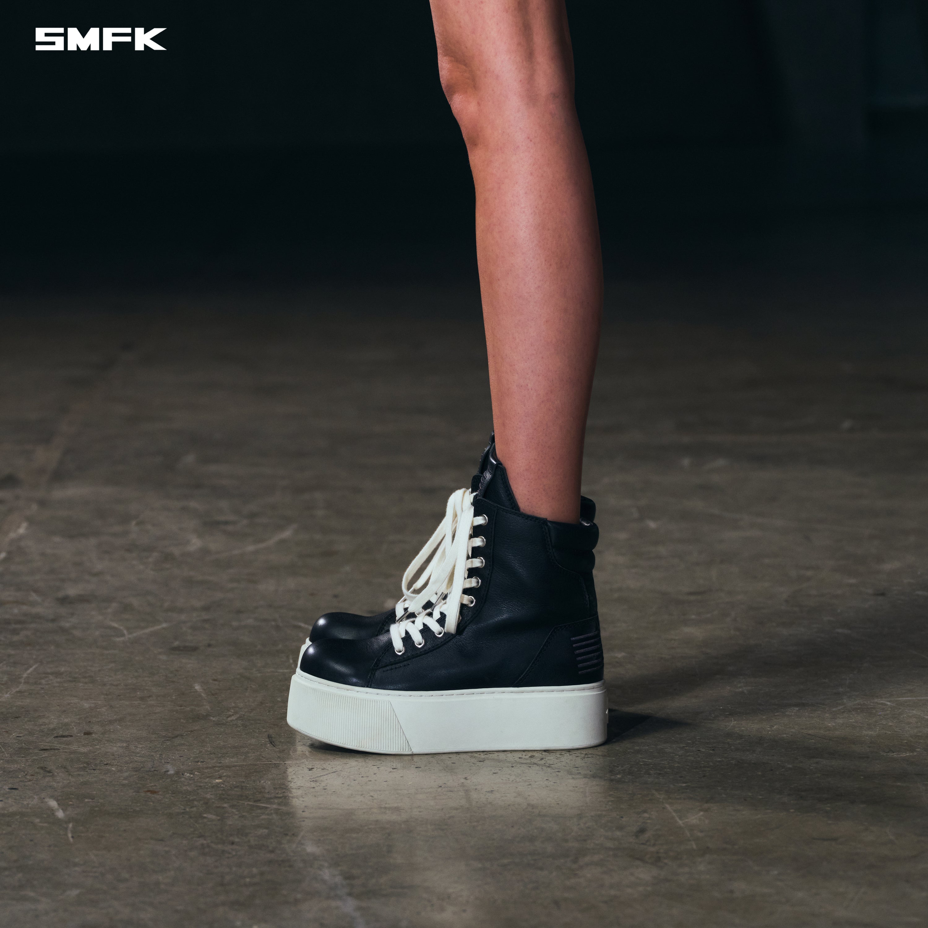 RUSH BOXING MID BOOTS BLACK WHITE