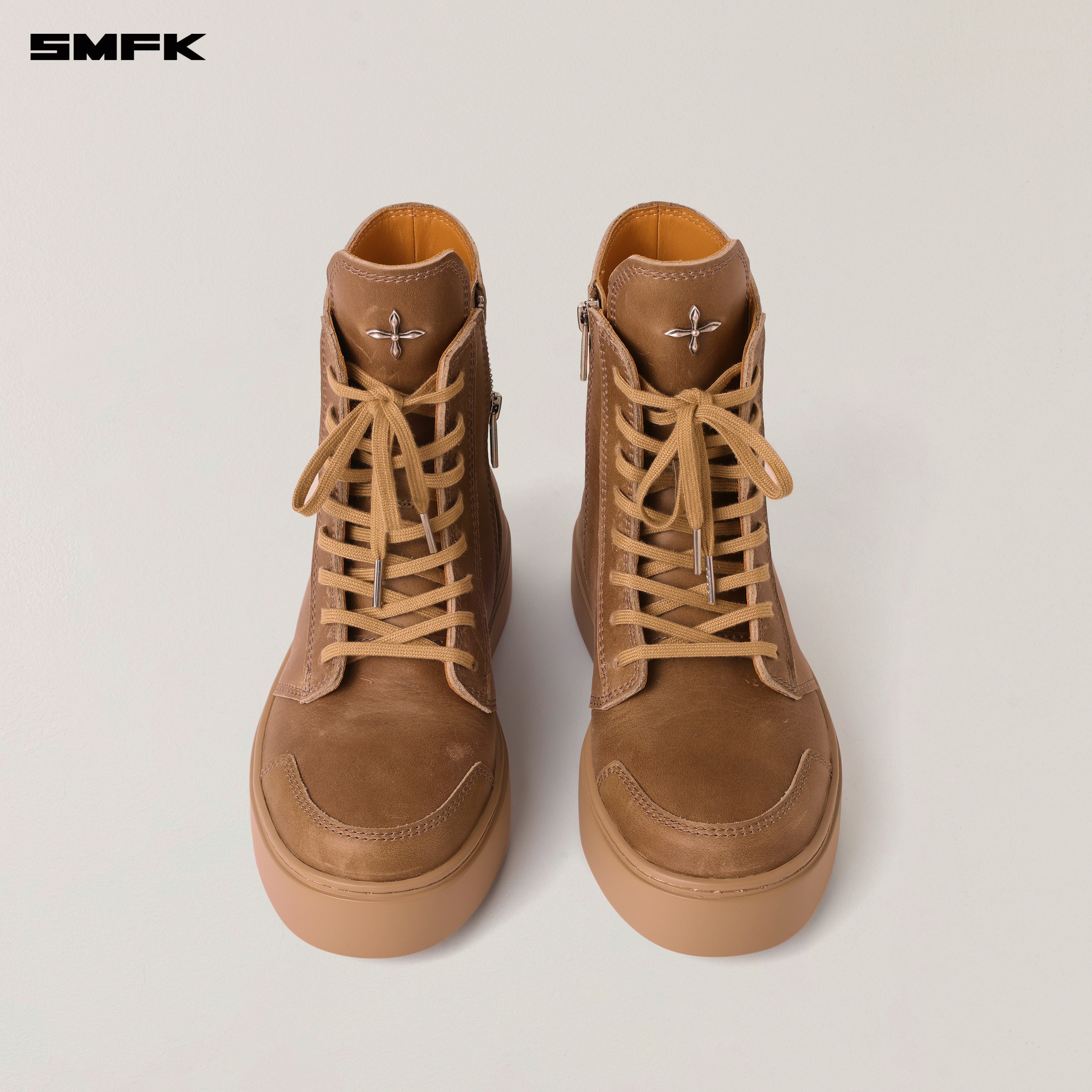 チャージレザーハイカットスニーカー マスタングブラウン – SMFK Official