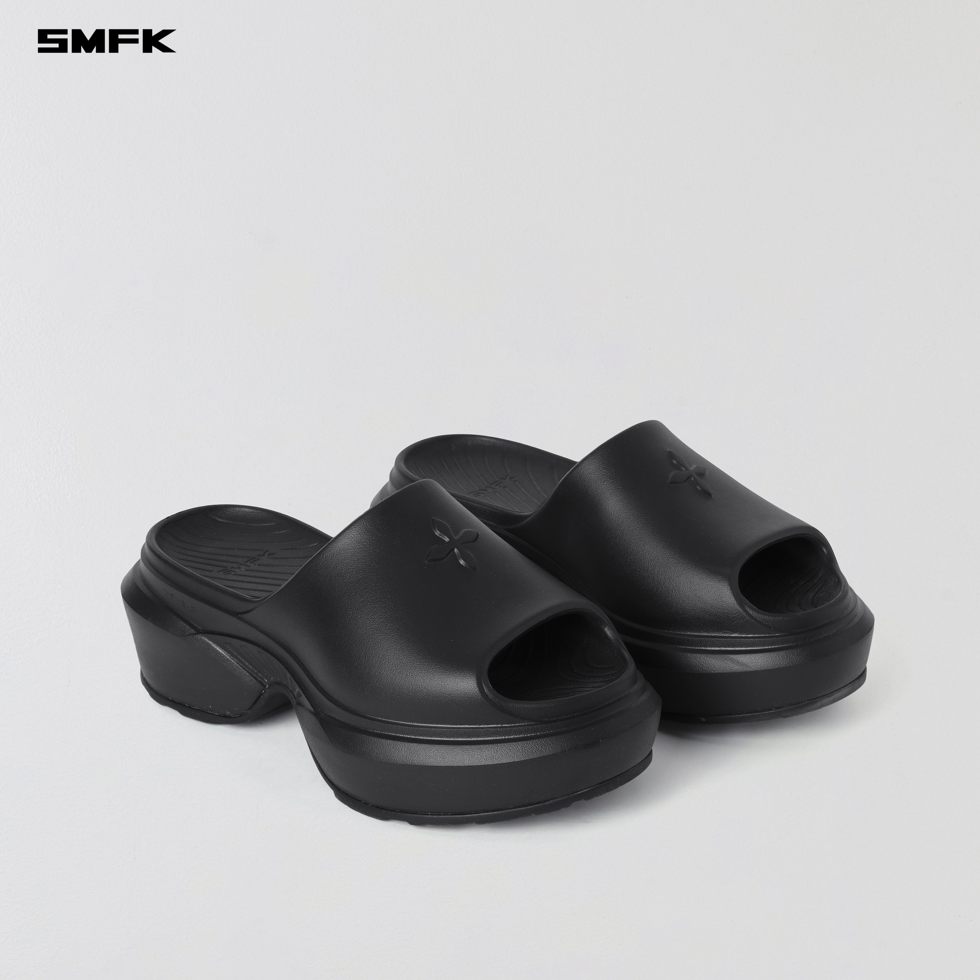 SMFK 厚底　サンダル　ブラック ワイルドネスブラックの流線型一体型プラットフォームアスレチック