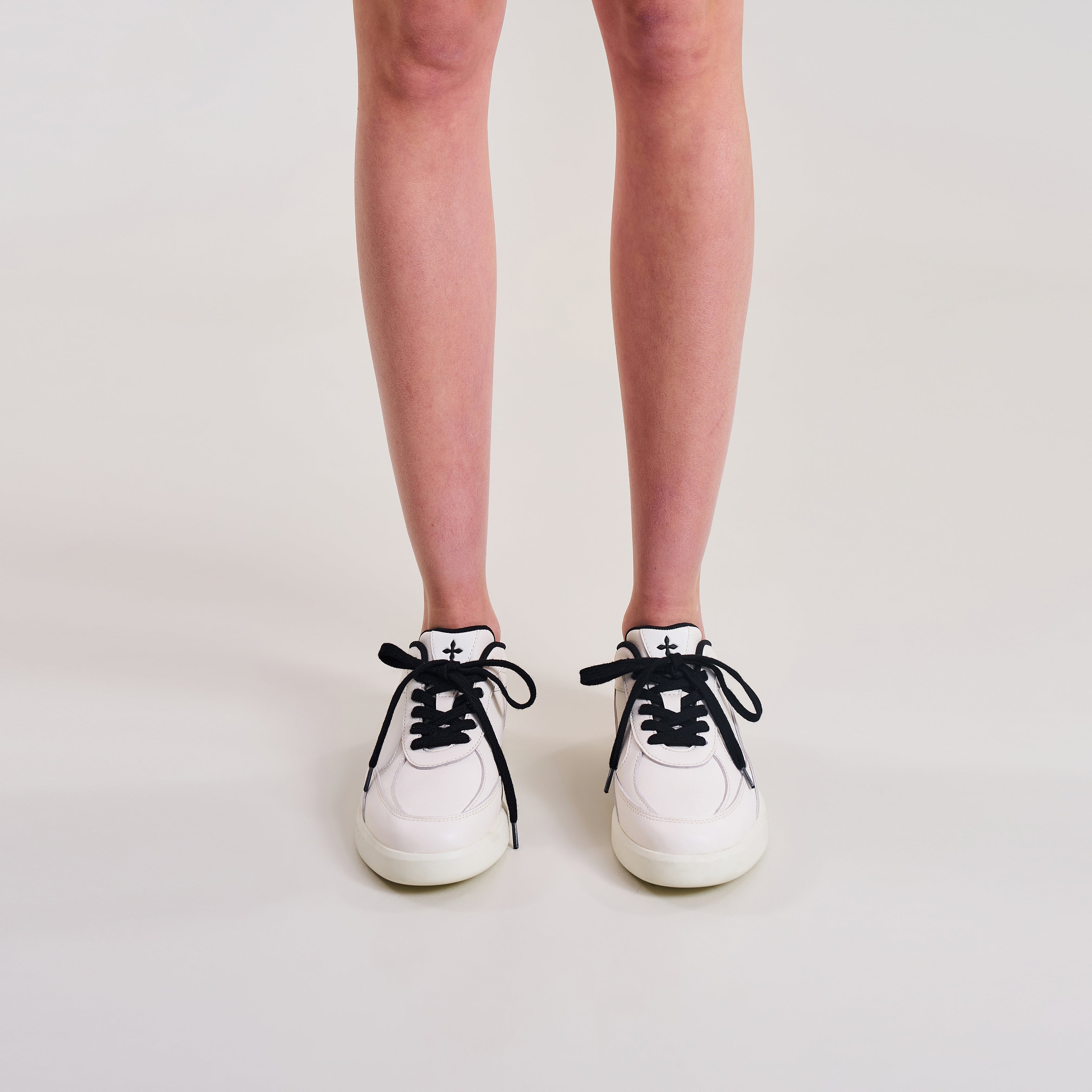 新品未使用　SMFK ホワイト スニーカー 新品未使用SMFK ホワイト スニーカー