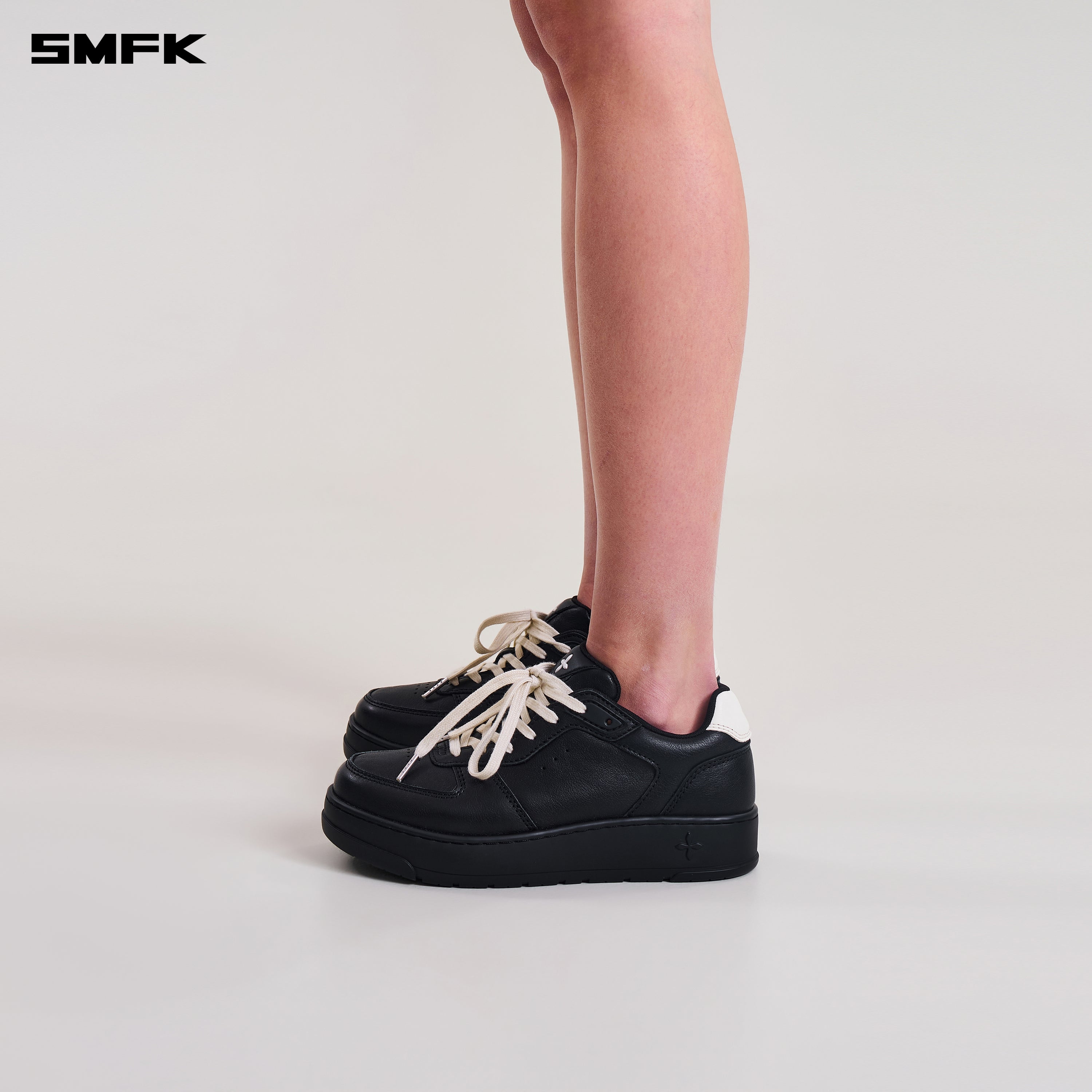 스테츄 트레이닝 스니커즈 / 레더 와일더니스 블랙