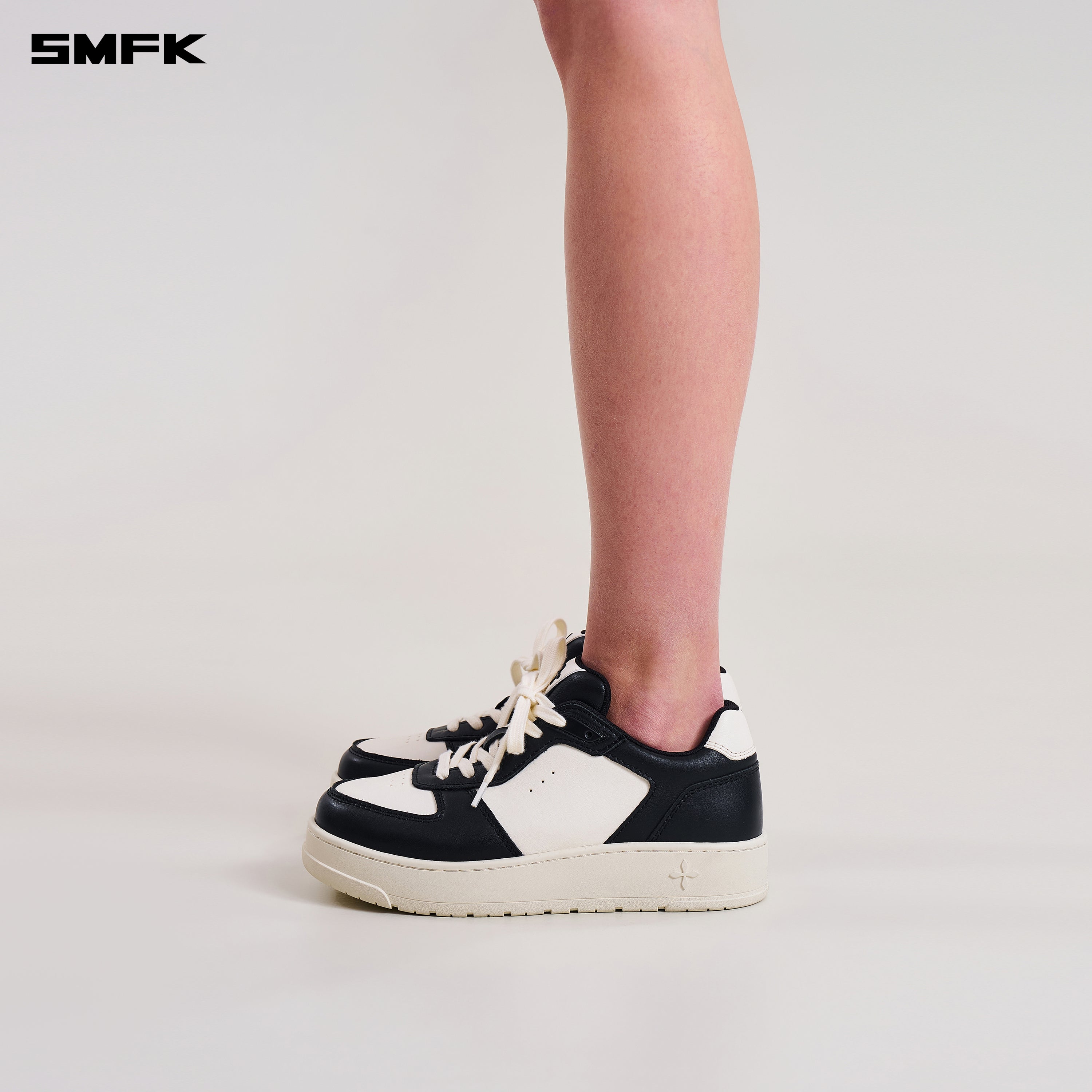 COMPASS MODE-T LEATHER SNEAKER BLACK WHITE