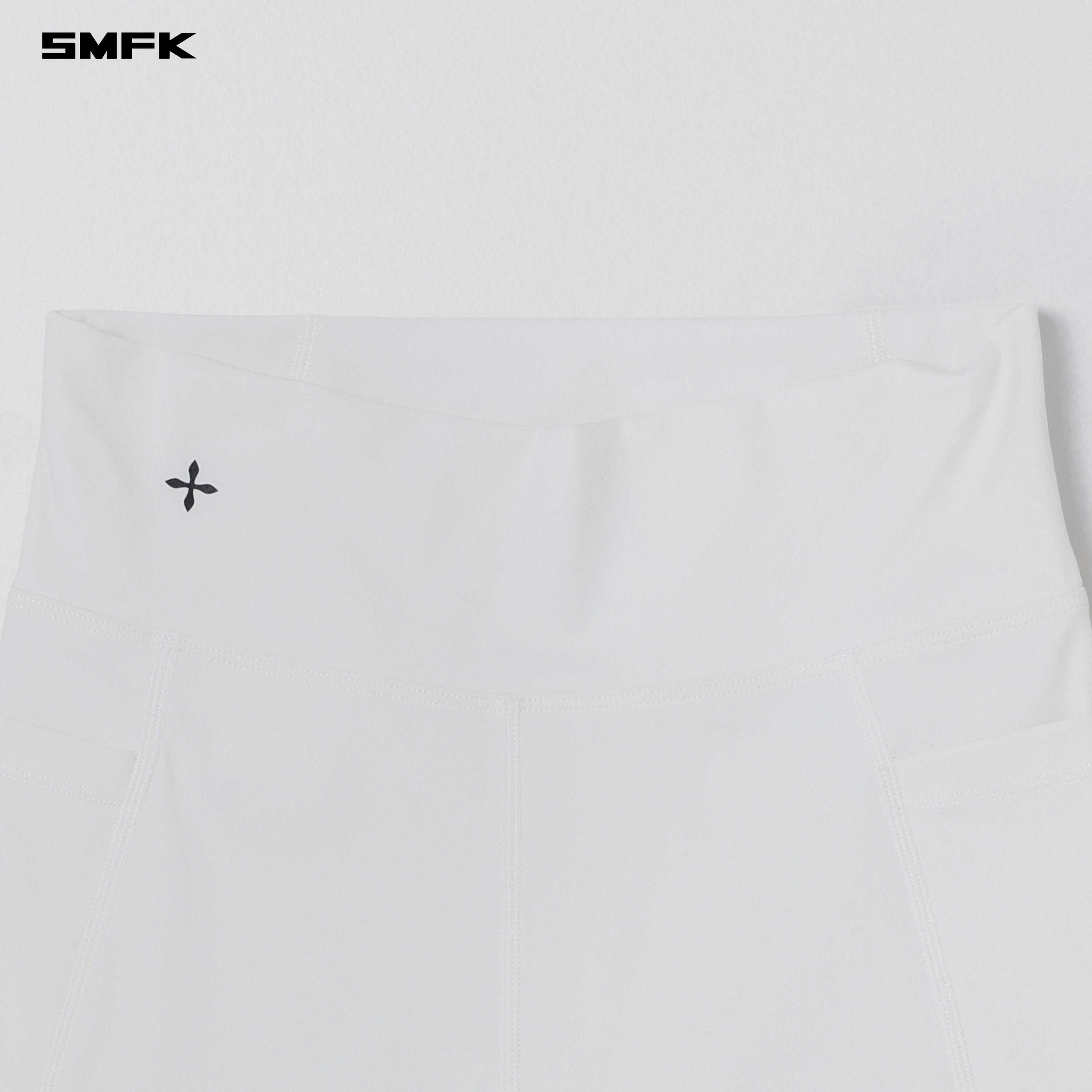 FOCUS GYM RUNNER SHORTS/Lycra Nylon CLOUD WHITE