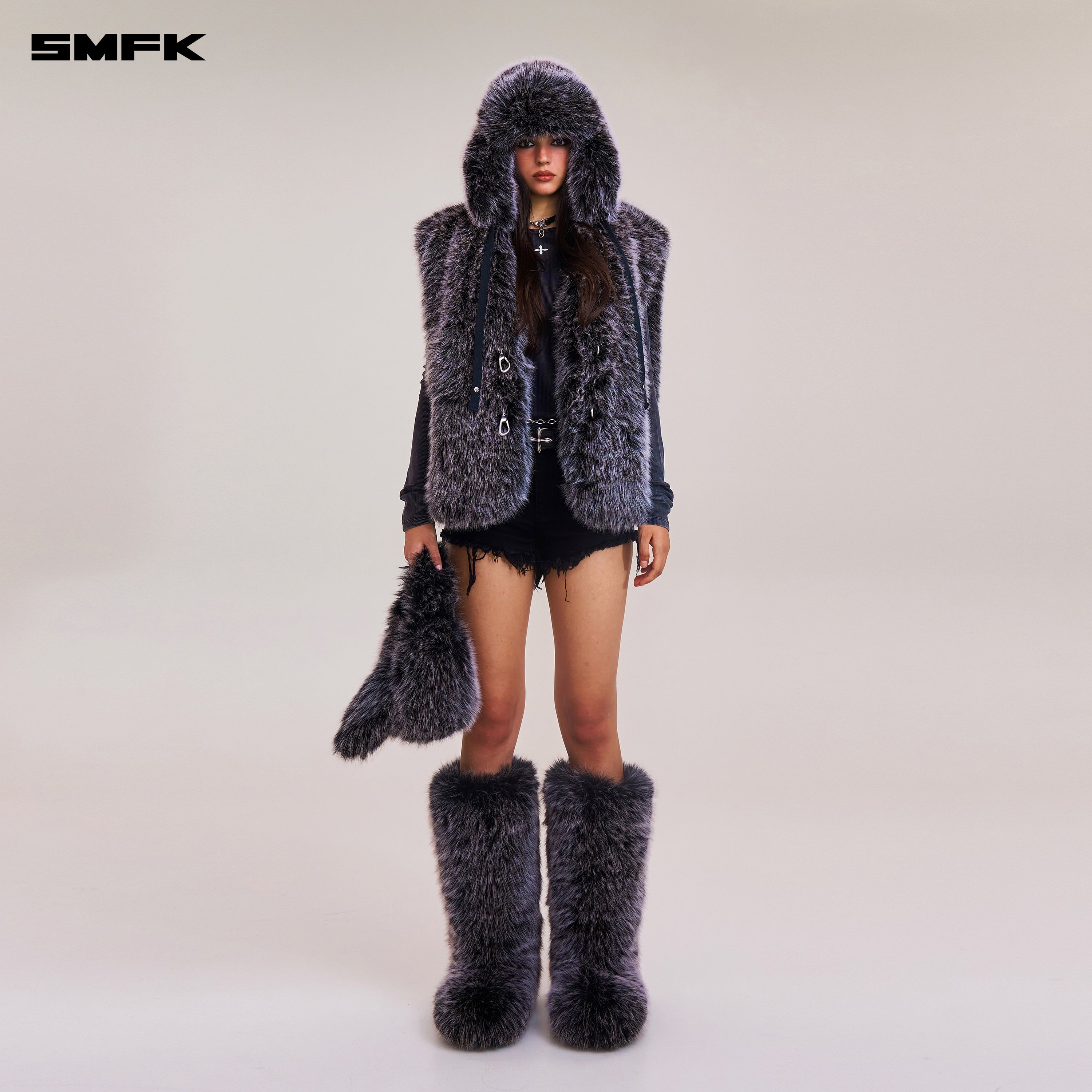 十字架の像の巨大な毛皮のベスト/フェイクファーのシルバーブラックフォックス