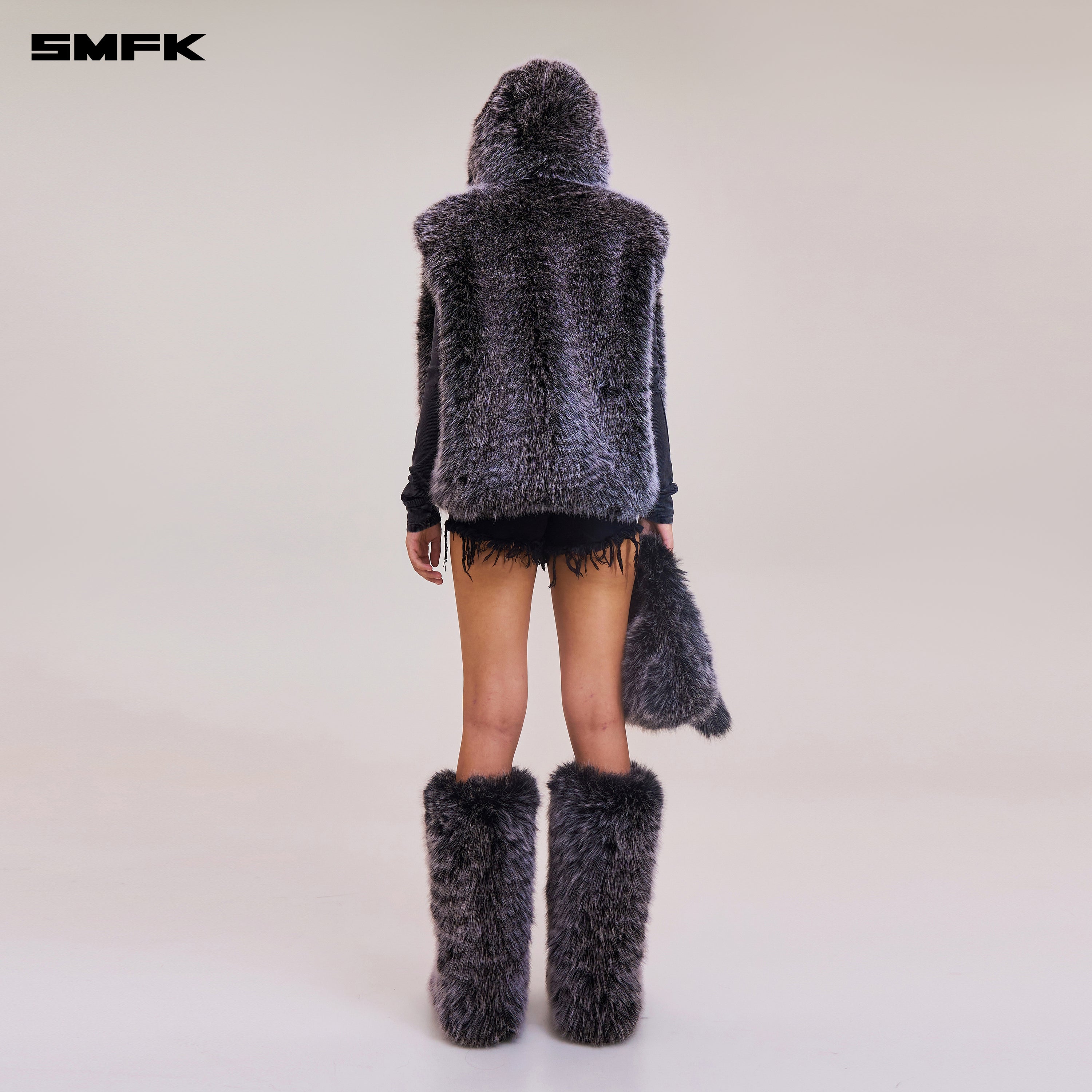 十字架の像の巨大な毛皮のベスト/フェイクファーのシルバーブラックフォックス