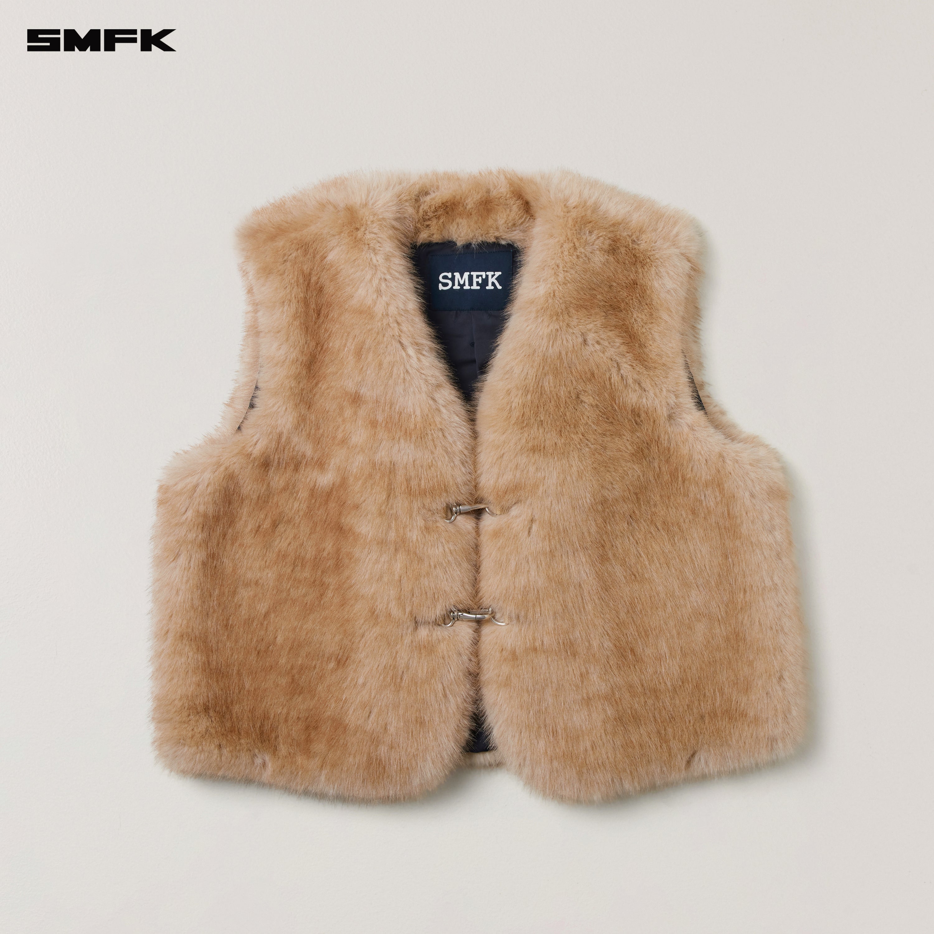 十字架の像の巨大なファーベスト/フェイクファーサンド