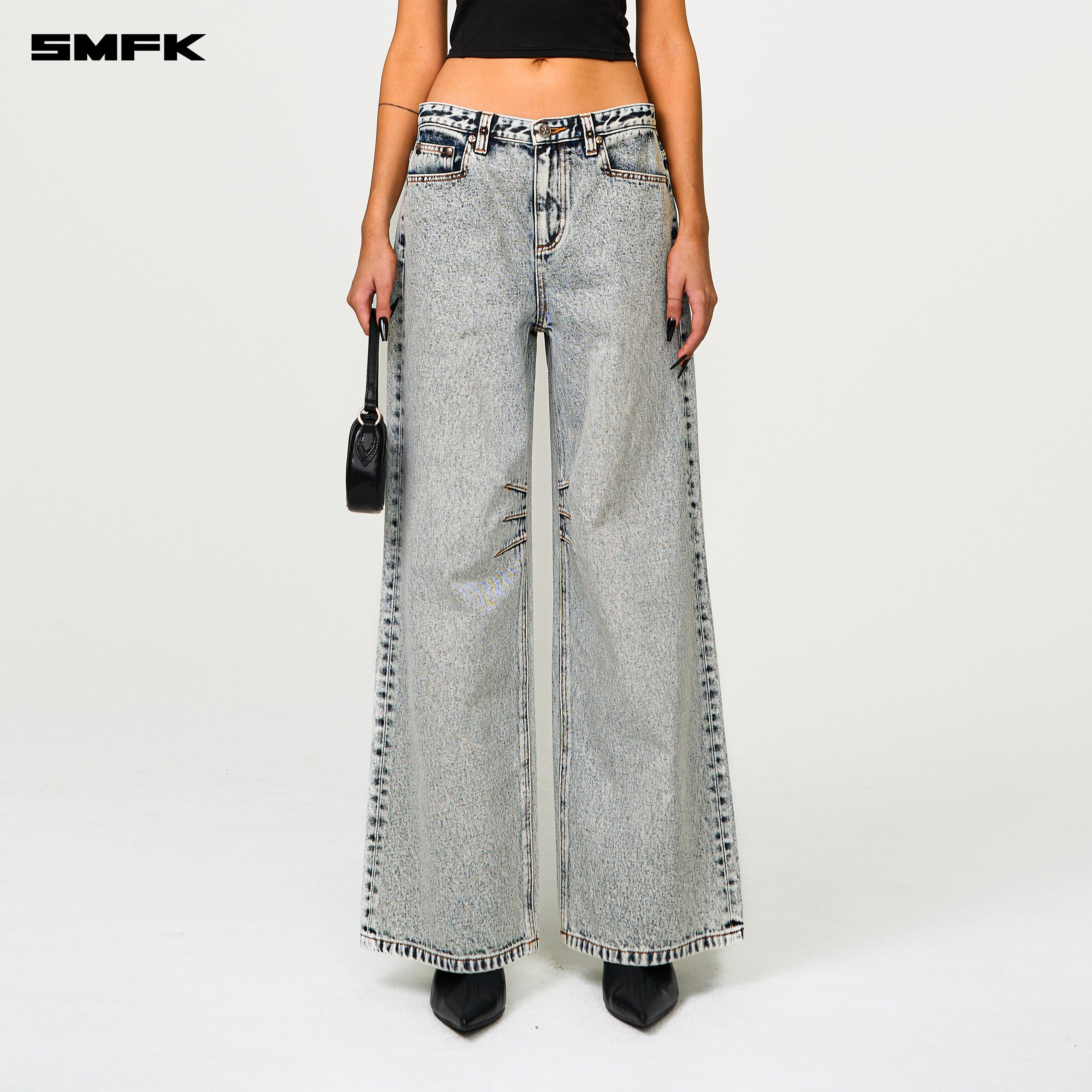 Compass Cross Classic Wide - Leg Jeans in White - SMFK Official