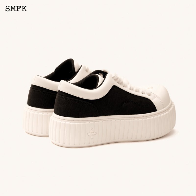 Compass Hug Skater Shoes Black And White - SMFK Official