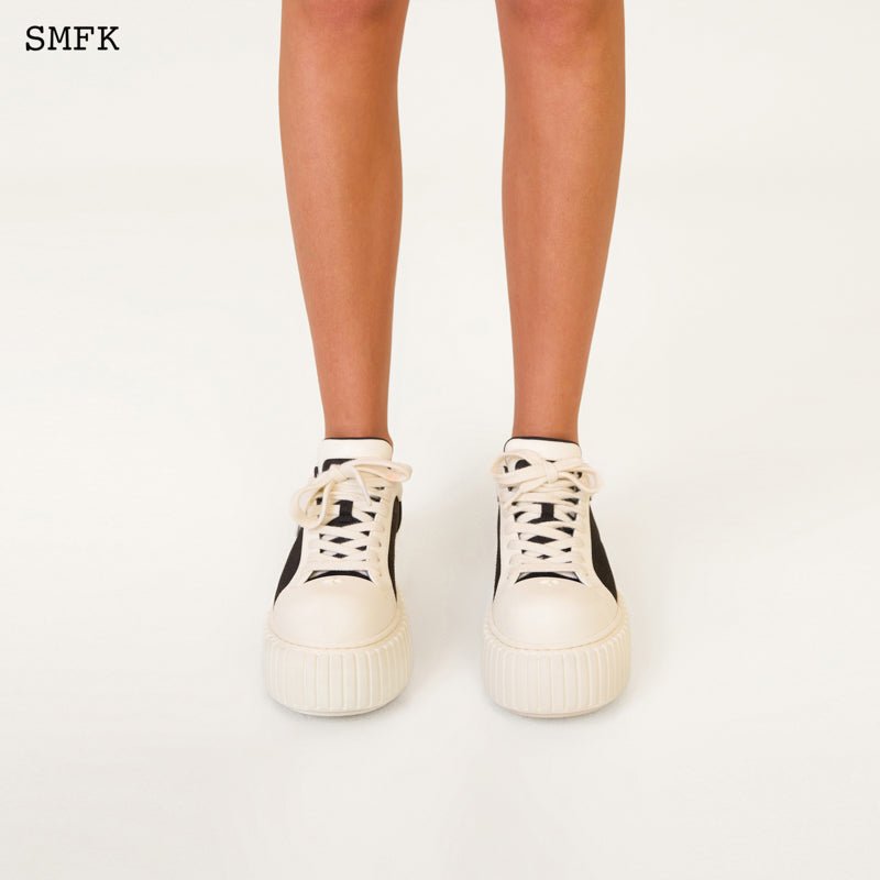 Compass Hug Skater Shoes Black And White - SMFK Official