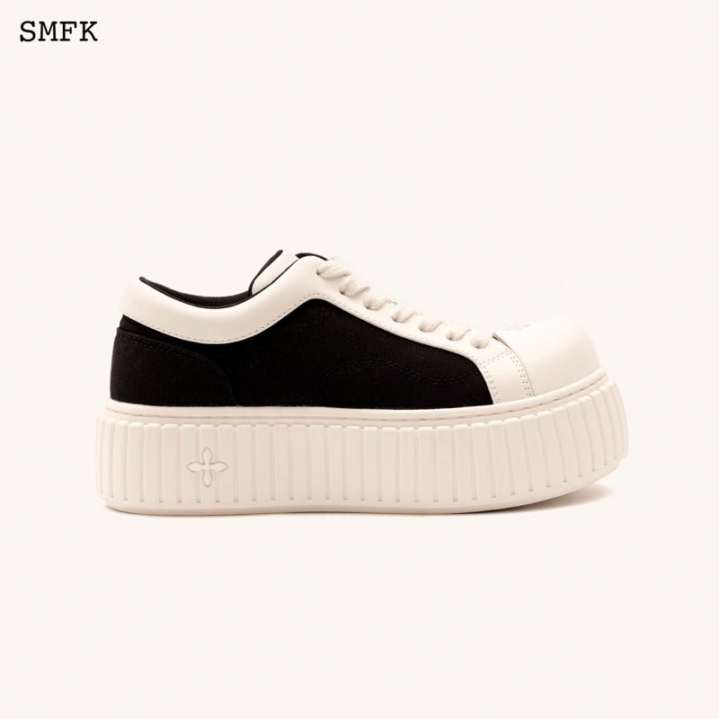 Compass Hug Skater Shoes Black And White - SMFK Official