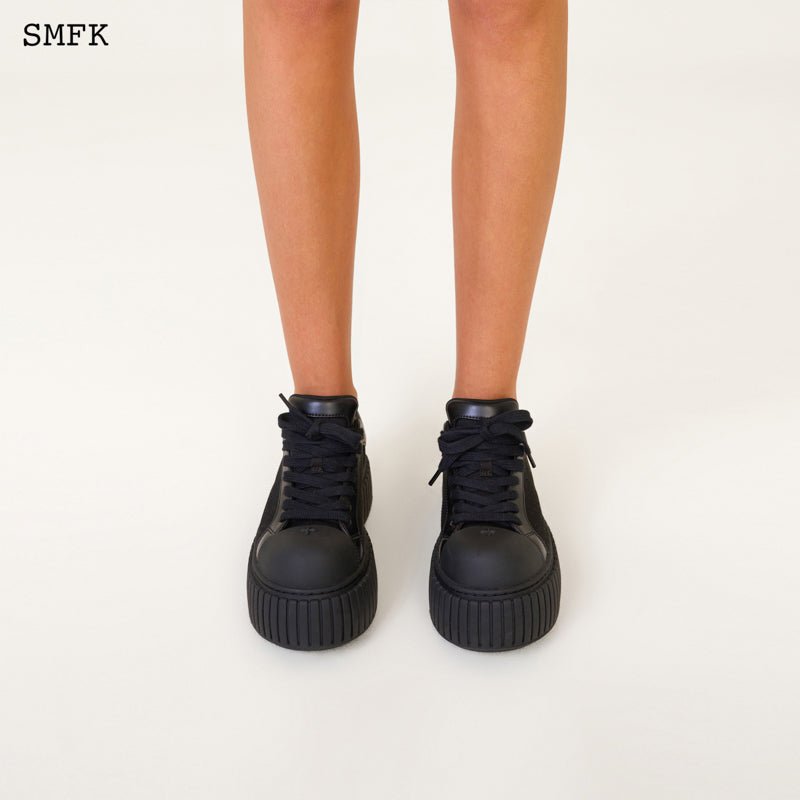 Compass Hug Skater Shoes In Black - SMFK Official