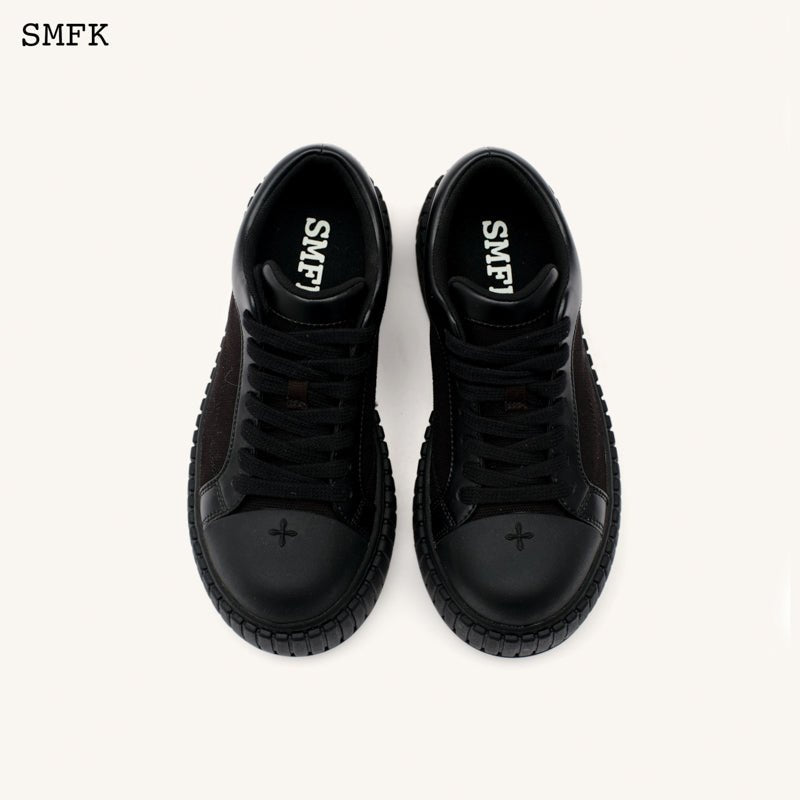 Compass Hug Skater Shoes In Black - SMFK Official