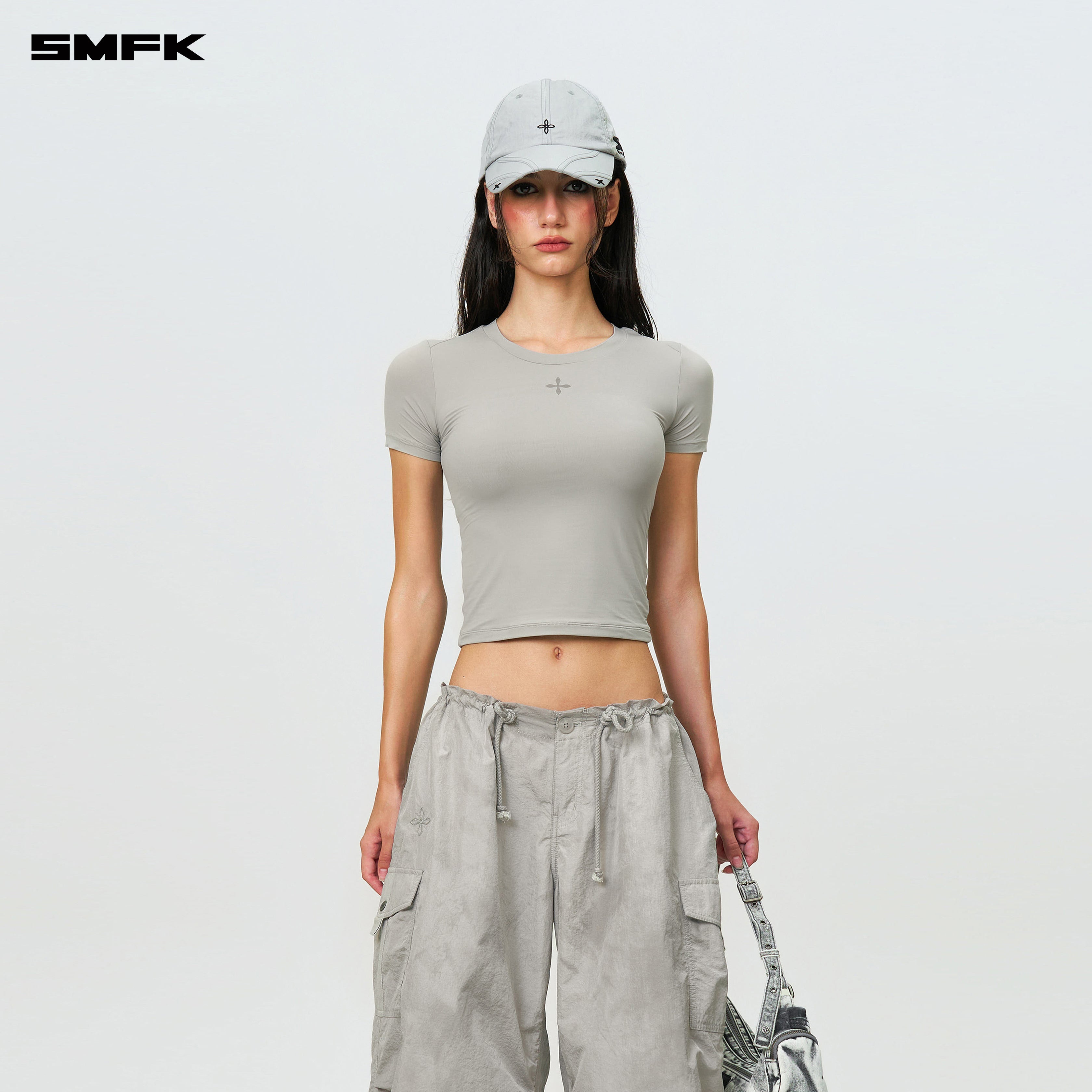 Compass Hug Skin-Tight Fitting Tee Gray – SMFK Official