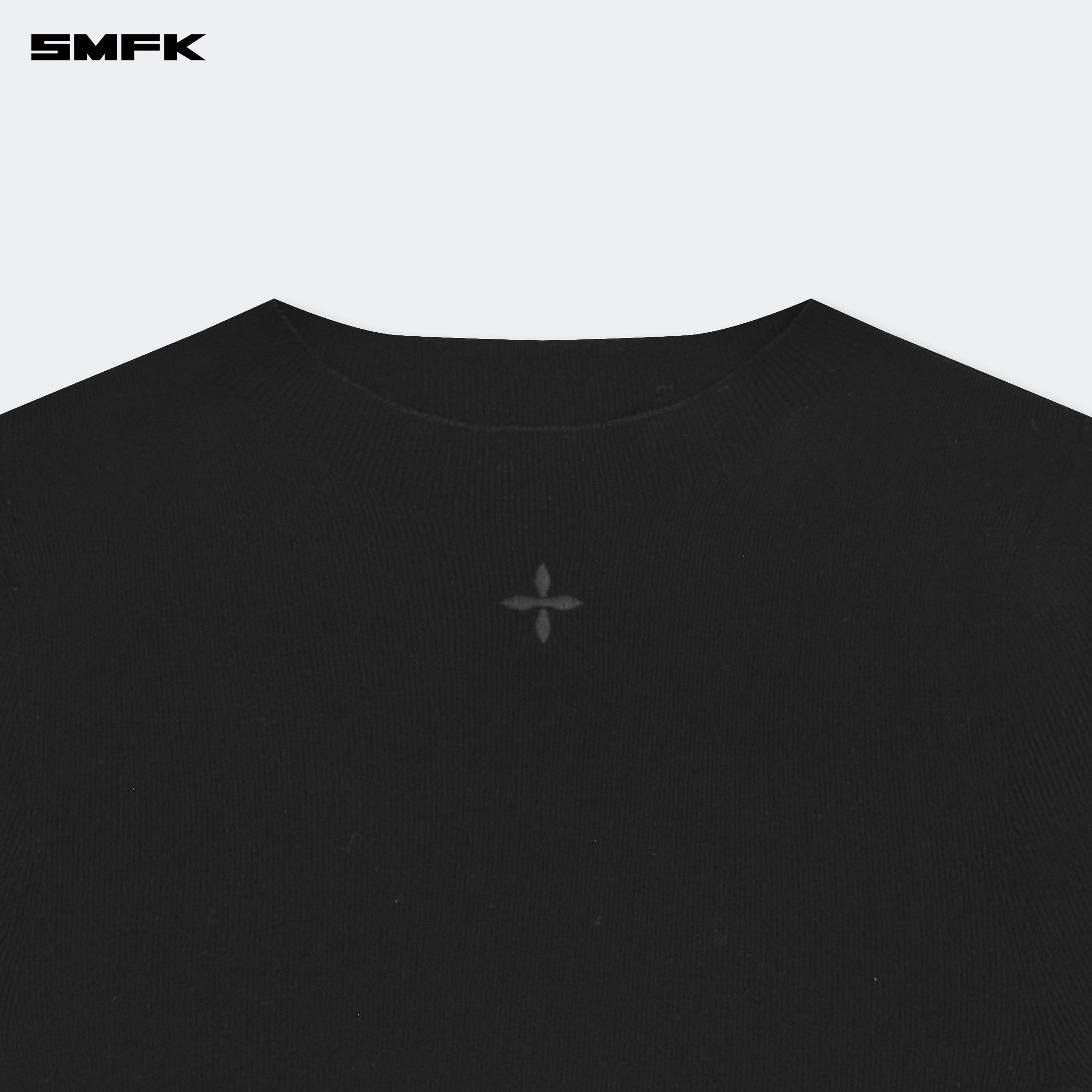 Compass Hug Turtleneck Knit Sweatshirt In Black - SMFK Official