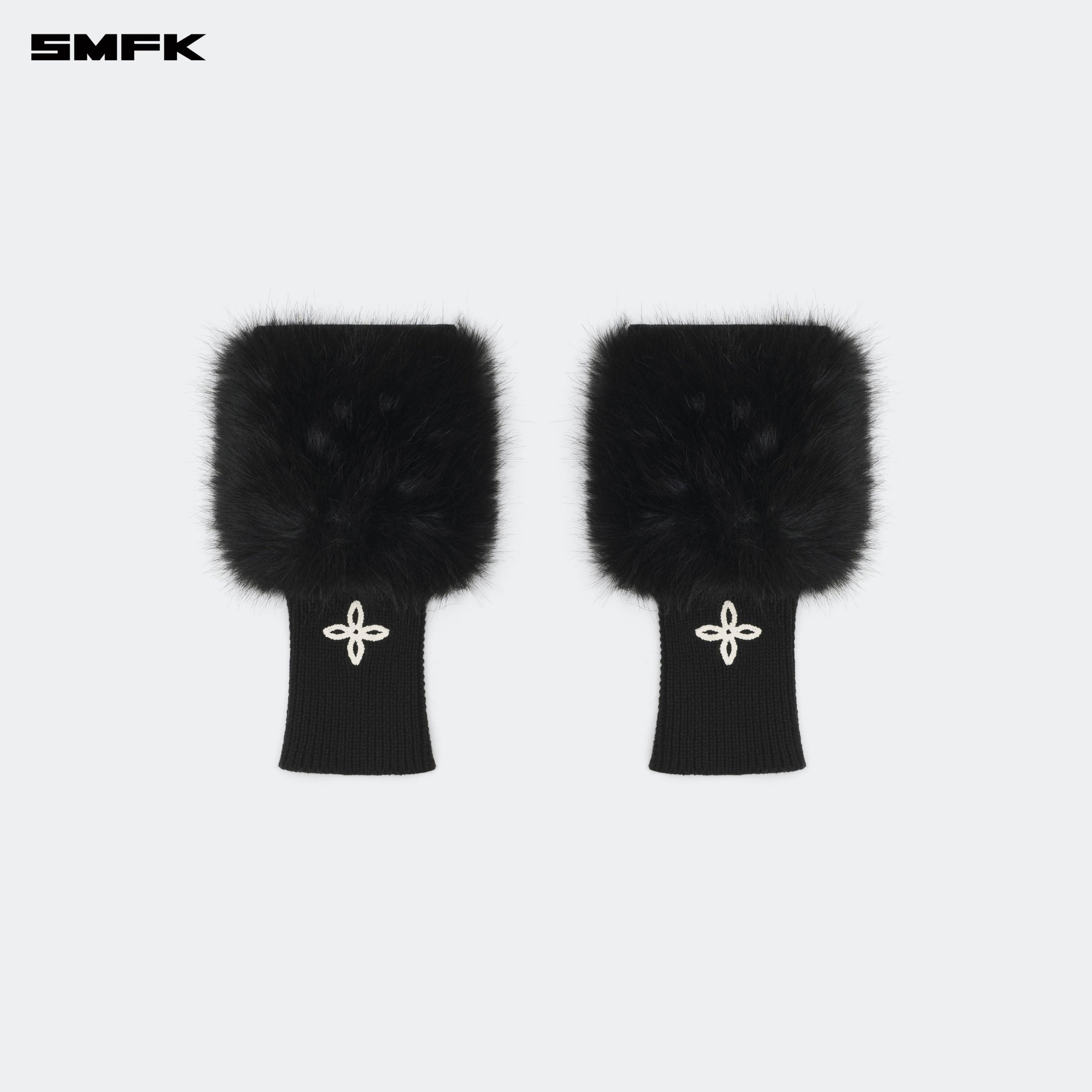 Compass Snowman Furry Gloves In Black - SMFK Official