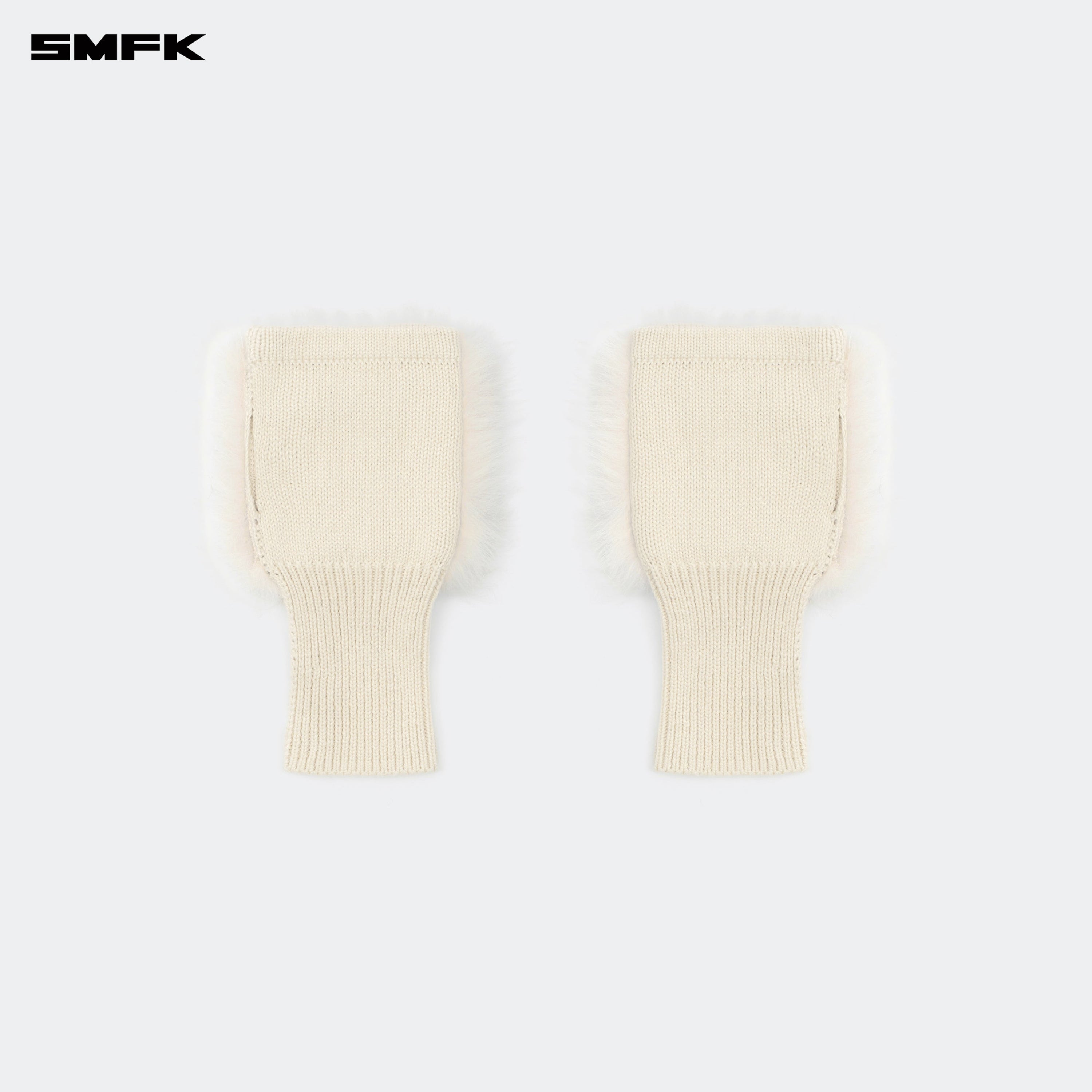 Compass Snowman Furry Gloves In Cream - SMFK Official