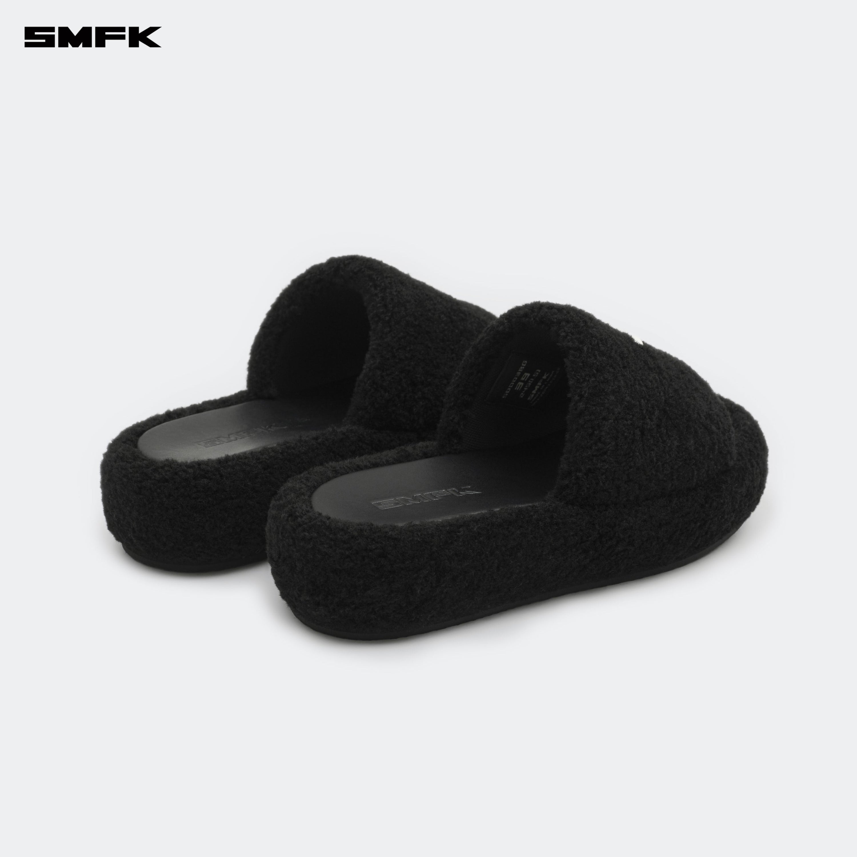 COMPASS WOOLLY Classic Furry Slipper In Black - SMFK Official