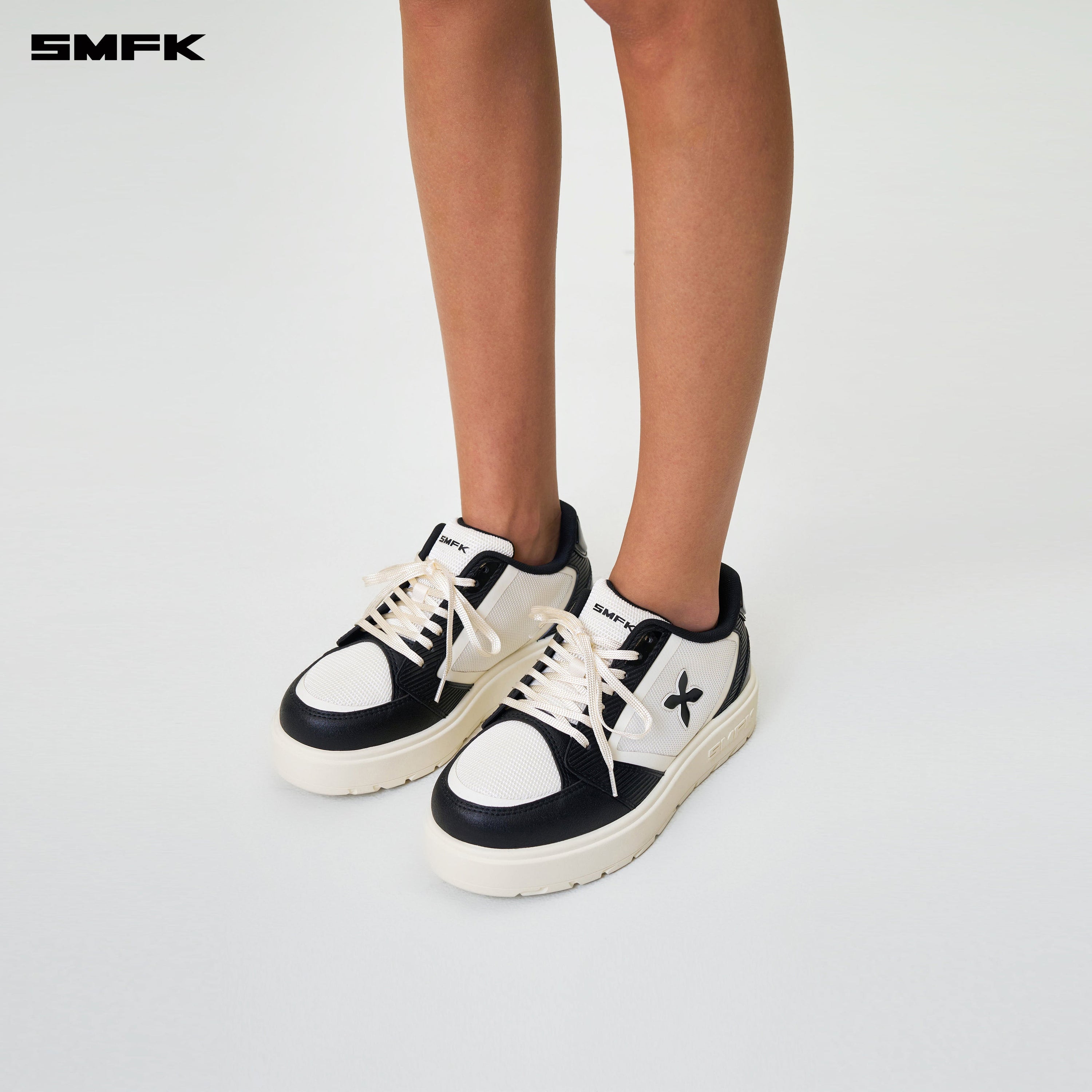 FUTURE RIPPLE GYM Low - Cut Fitness Shoes Black and White - SMFK Official