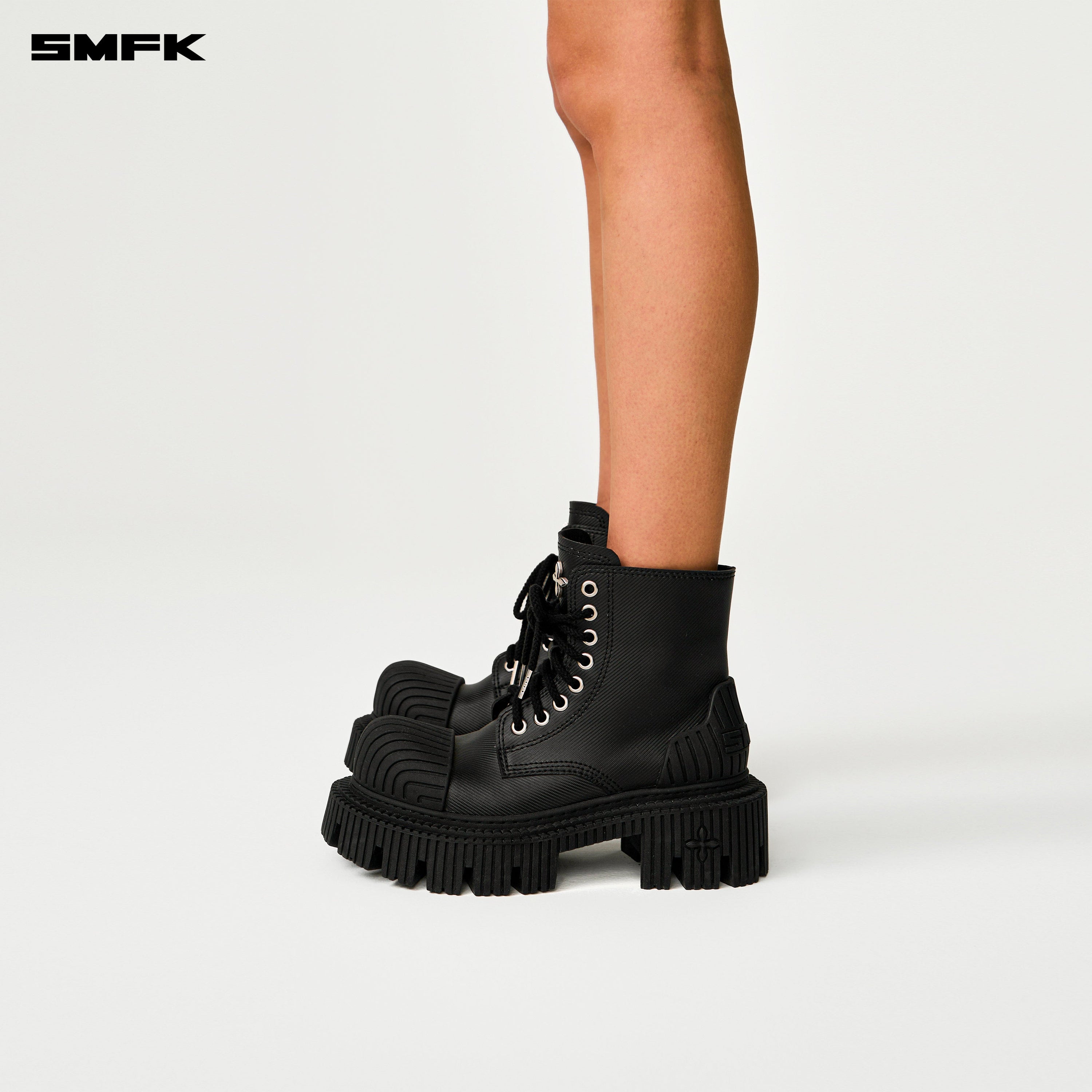 FUTURE RIPPLE Motorcycle Boots in Black - SMFK Official