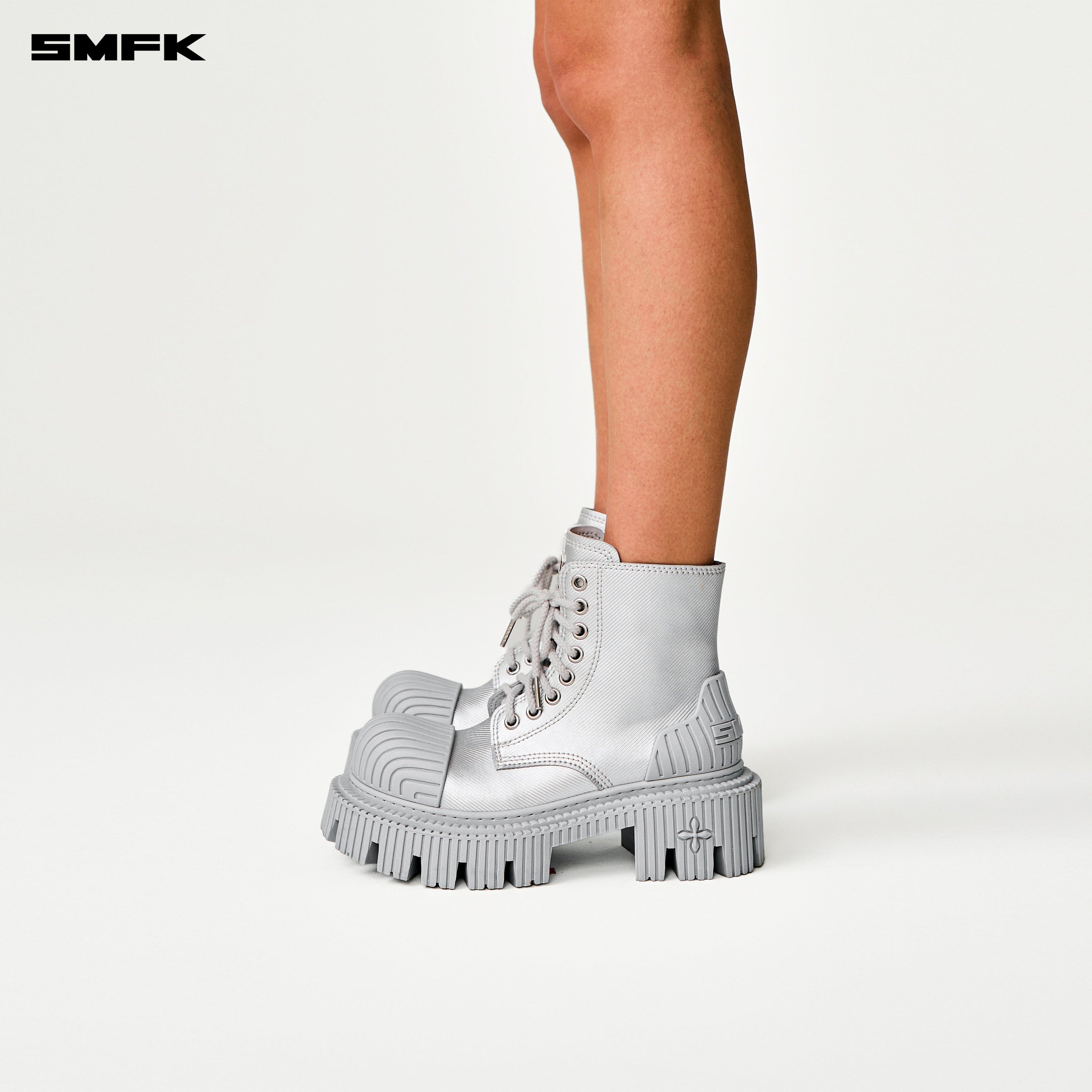 FUTURE RIPPLE Motorcycle Boots in Silver - SMFK Official