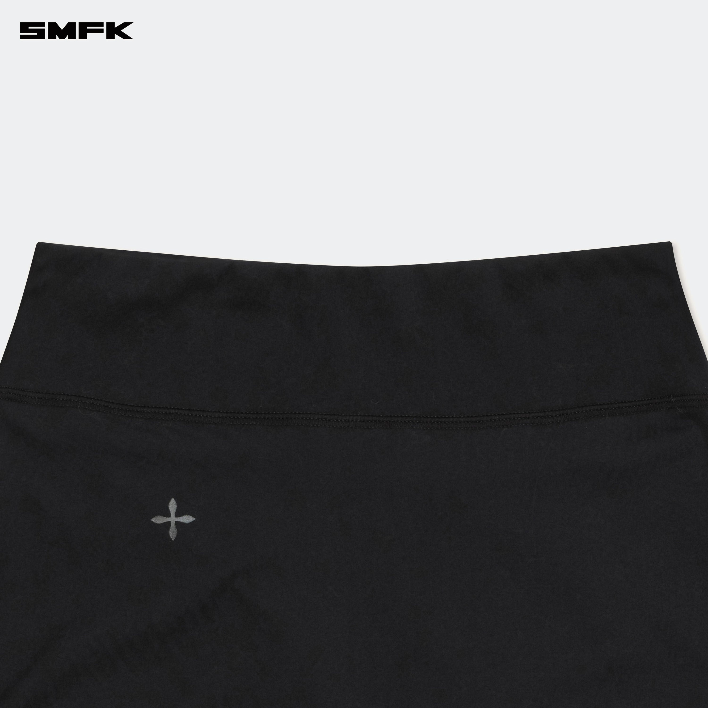 FUTURE Wave Power High - Waisted Short Pants Black - SMFK Official