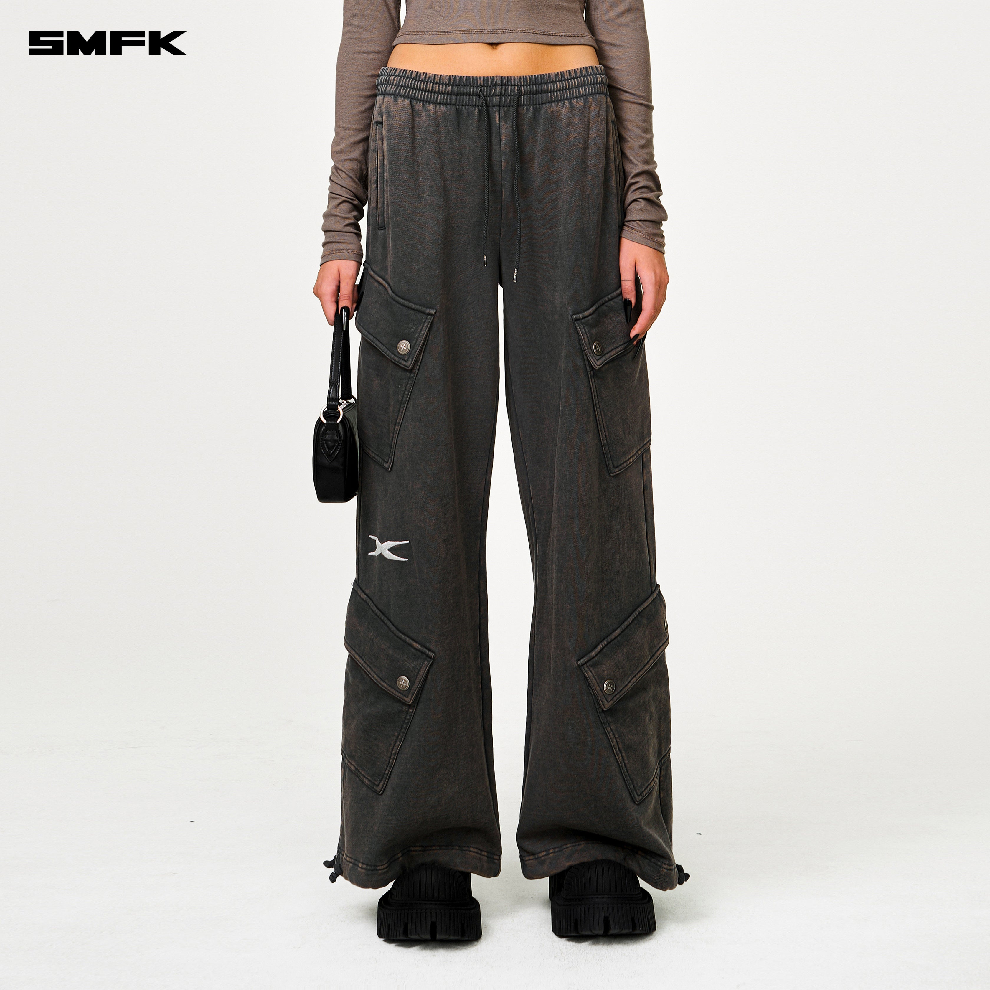  ワイドトラックパンツ グレー FUTURE ワイドレッグ トラック パンツ (グレー) – SMFK Official