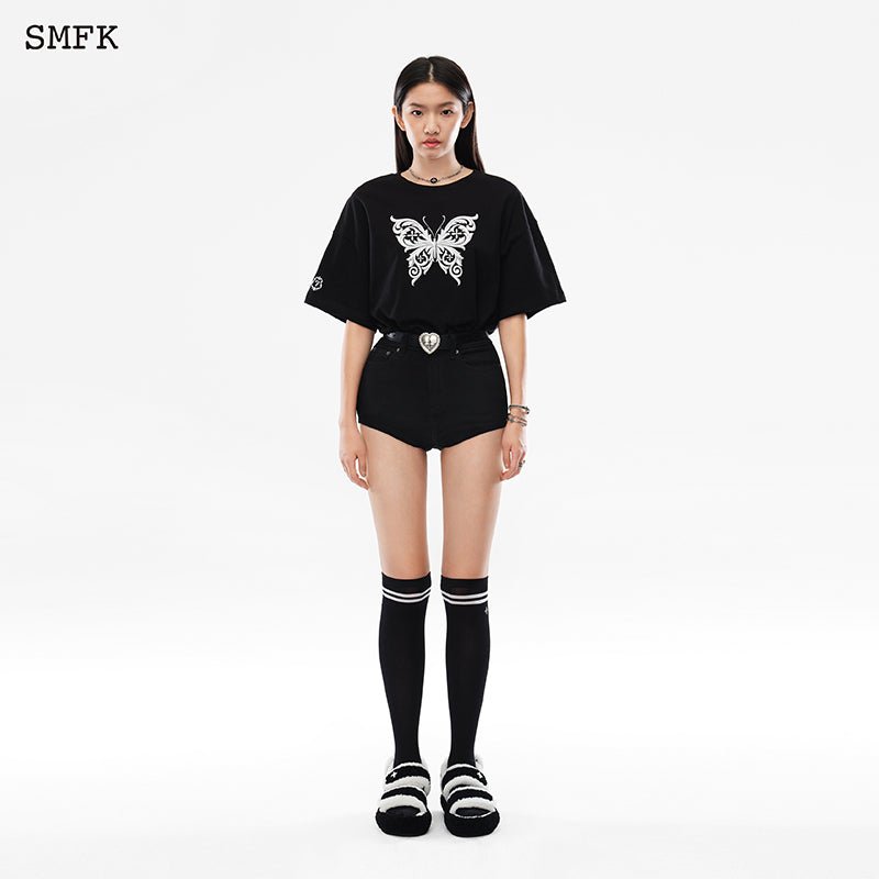 Compass Crested butterfly wide-fitting tee - SMFK Official